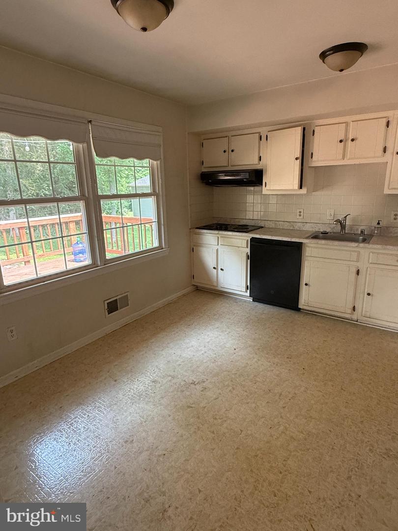 7400 ROXBURY AVE, MANASSAS, Virginia 20109, 3 Bedrooms Bedrooms, ,2 BathroomsBathrooms,Residential,For sale,7400 ROXBURY AVE,VAPW2097176 MLS # VAPW2097176