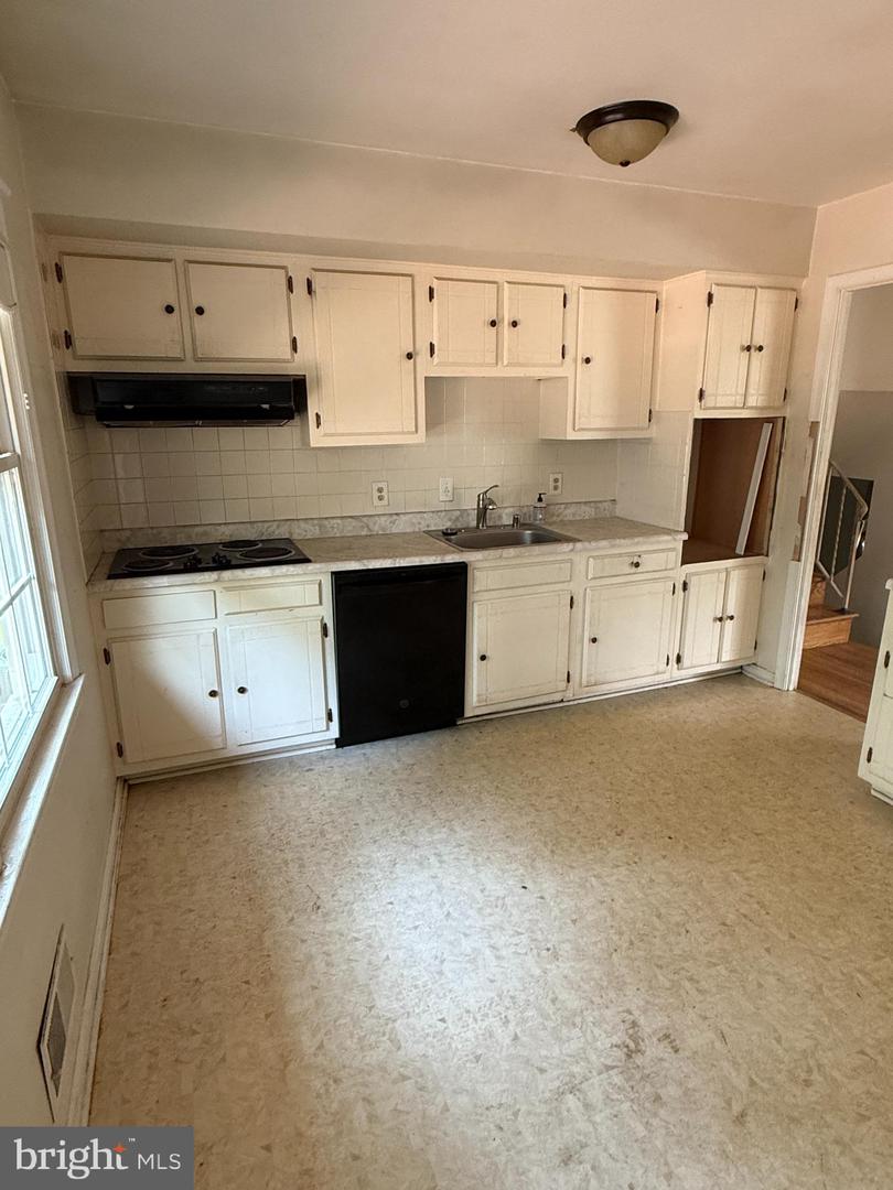 7400 ROXBURY AVE, MANASSAS, Virginia 20109, 3 Bedrooms Bedrooms, ,2 BathroomsBathrooms,Residential,For sale,7400 ROXBURY AVE,VAPW2097176 MLS # VAPW2097176