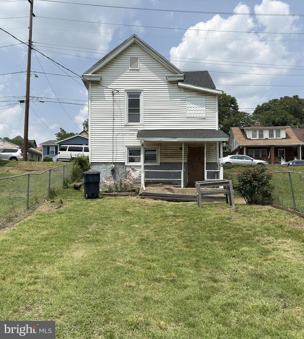 330 HARRISON AVE NW, ROANOKE, Virginia 24016, 2 Bedrooms Bedrooms, ,1 BathroomBathrooms,Residential,For sale,330 HARRISON AVE NW,VARA2000038 MLS # VARA2000038