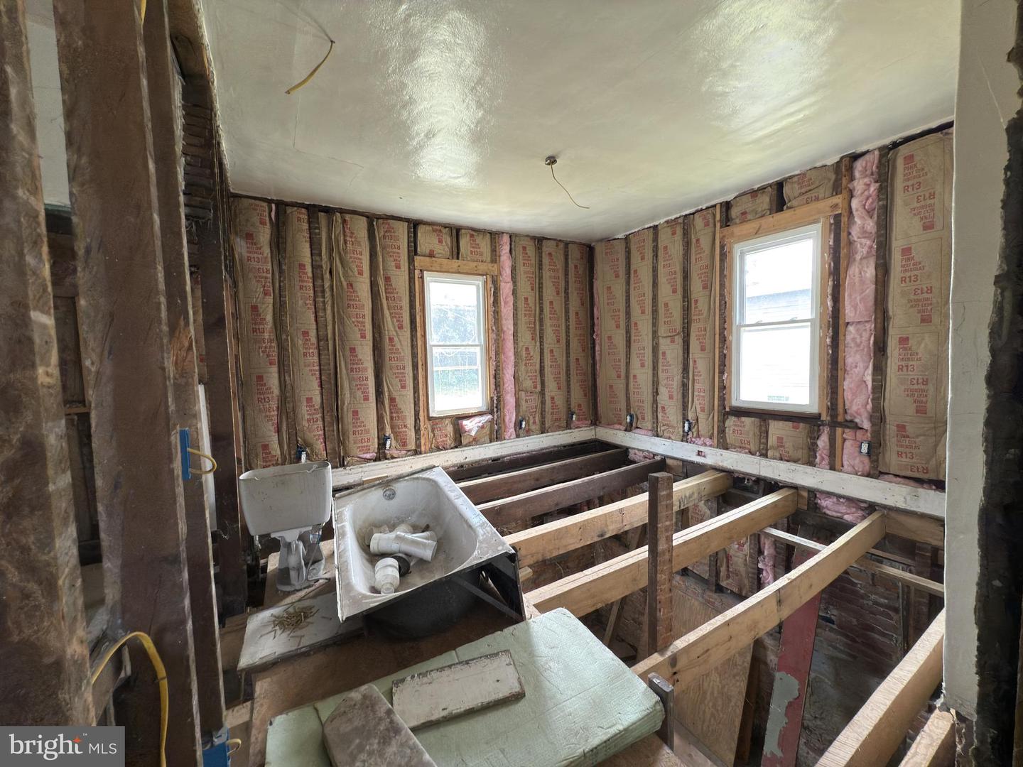 330 HARRISON AVE NW, ROANOKE, Virginia 24016, 2 Bedrooms Bedrooms, ,1 BathroomBathrooms,Residential,For sale,330 HARRISON AVE NW,VARA2000038 MLS # VARA2000038