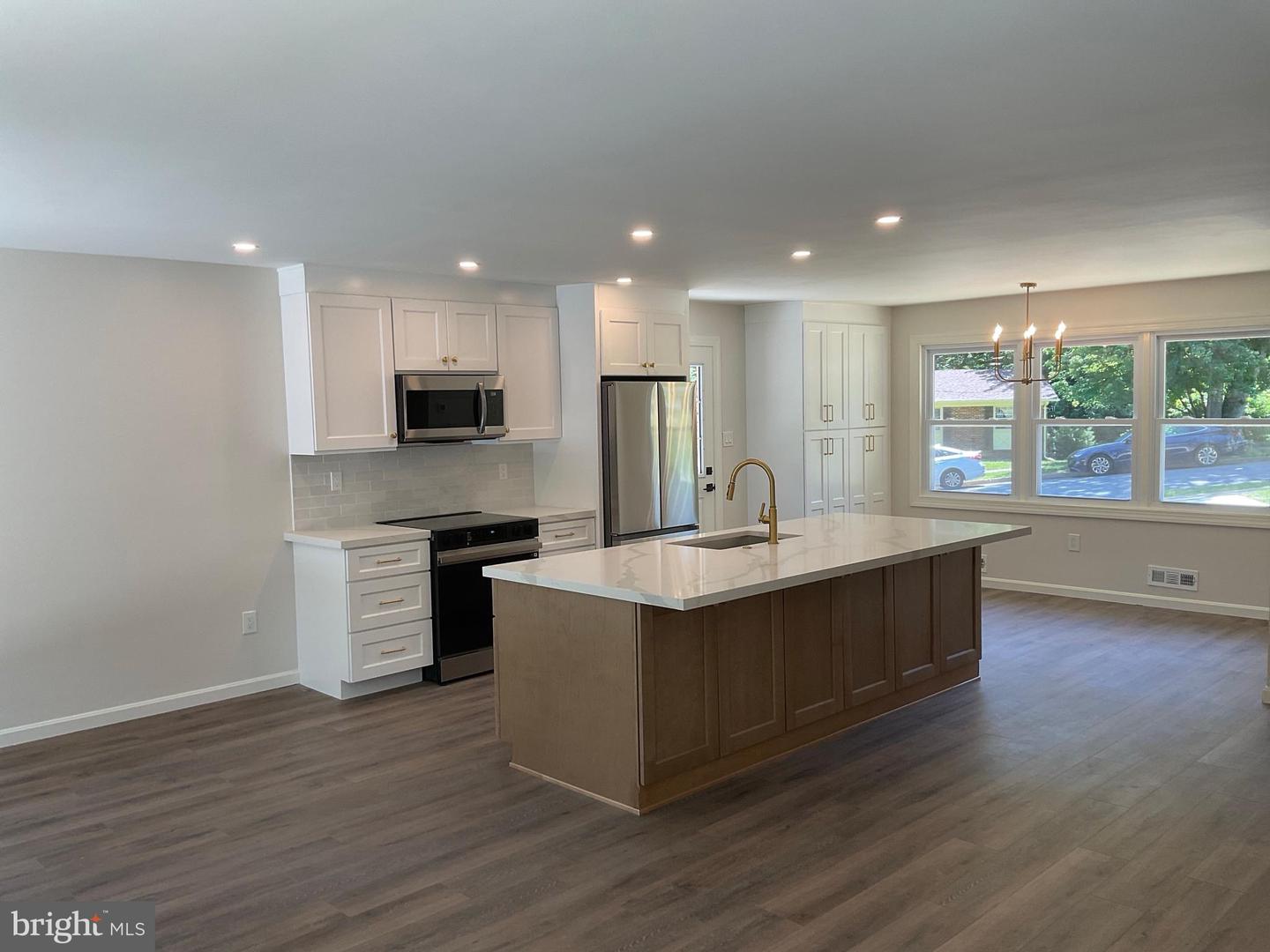7804 ALBERTA CT, SPRINGFIELD, Virginia 22152, 5 Bedrooms Bedrooms, ,2 BathroomsBathrooms,Residential,For sale,7804 ALBERTA CT,VAFX2247800 MLS # VAFX2247800