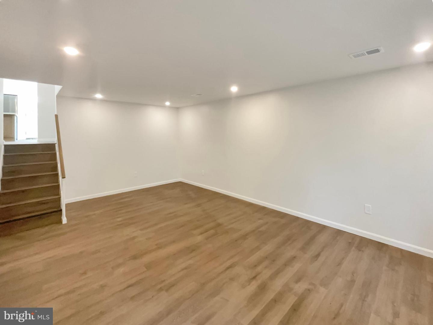 7804 ALBERTA CT, SPRINGFIELD, Virginia 22152, 5 Bedrooms Bedrooms, ,2 BathroomsBathrooms,Residential,For sale,7804 ALBERTA CT,VAFX2247800 MLS # VAFX2247800