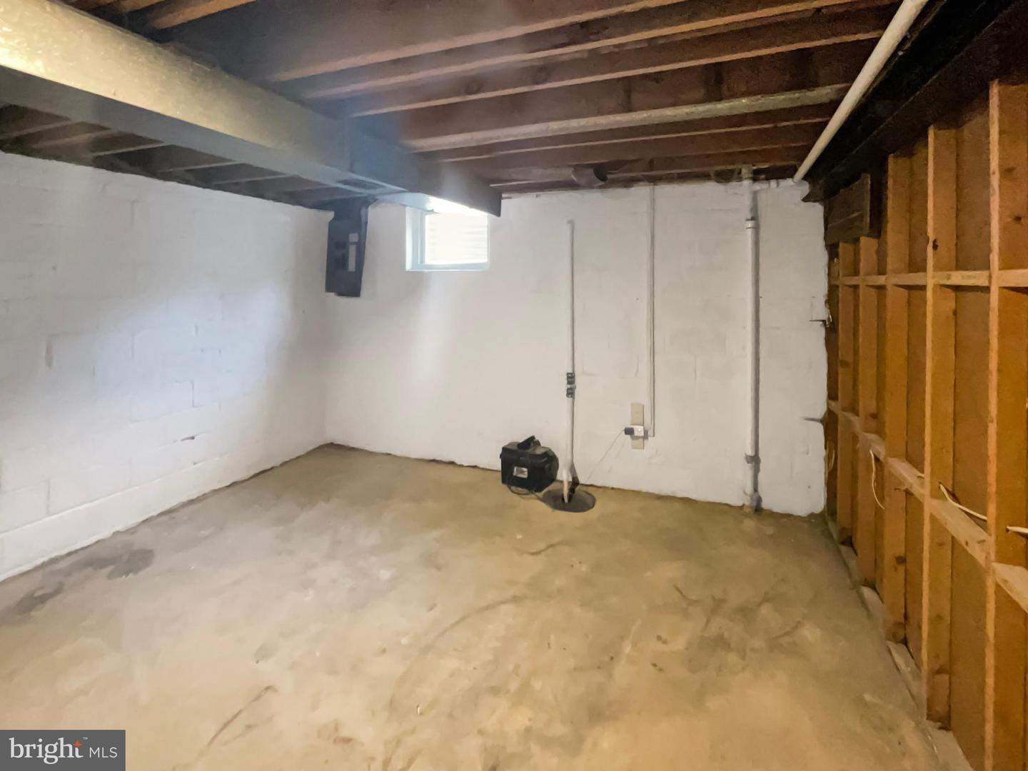 7804 ALBERTA CT, SPRINGFIELD, Virginia 22152, 5 Bedrooms Bedrooms, ,2 BathroomsBathrooms,Residential,For sale,7804 ALBERTA CT,VAFX2247800 MLS # VAFX2247800