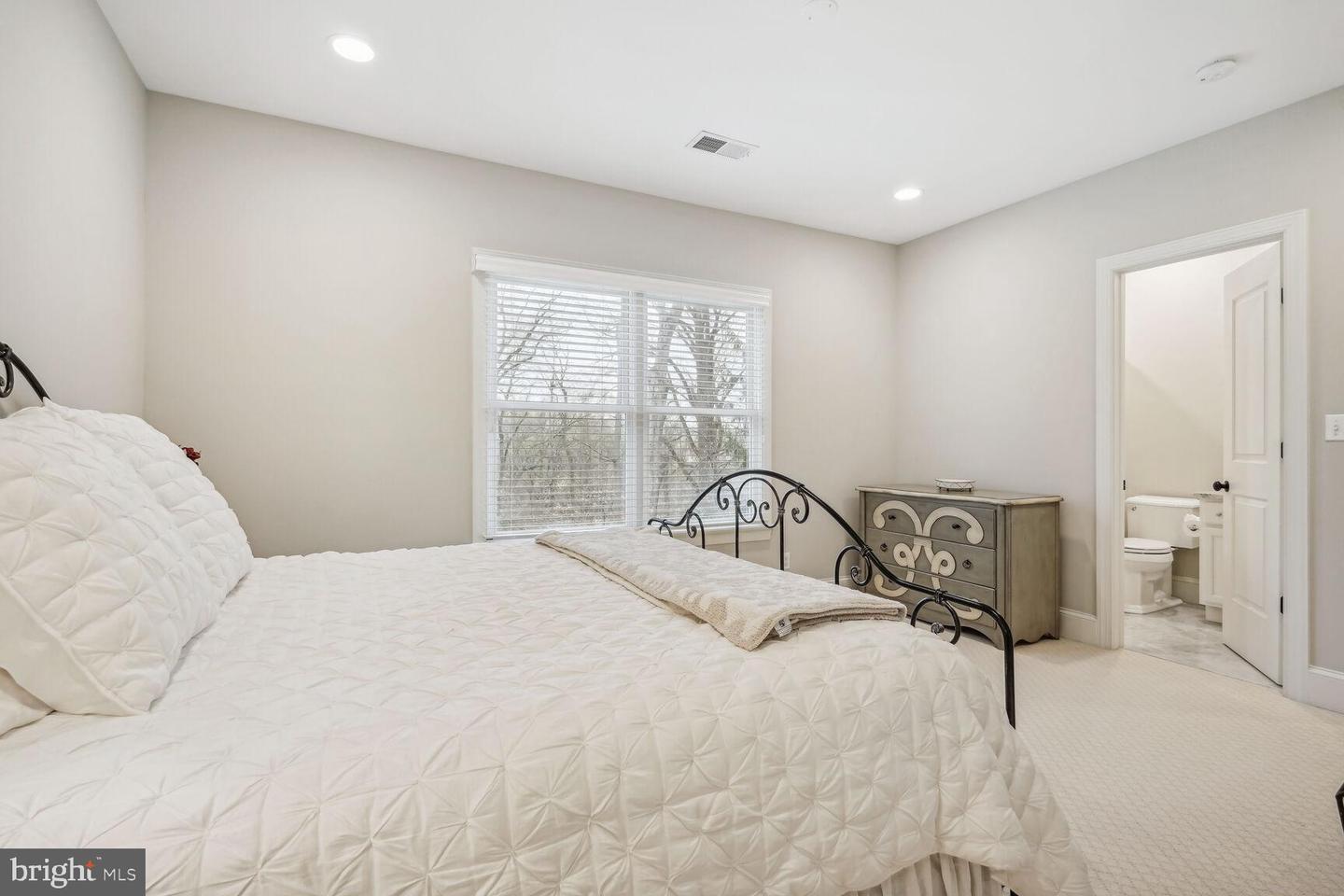 4129 N RANDOLPH ST, ARLINGTON, Virginia 22207, 5 Bedrooms Bedrooms, ,6 BathroomsBathrooms,Residential,For sale,4129 N RANDOLPH ST,VAAR2059316 MLS # VAAR2059316