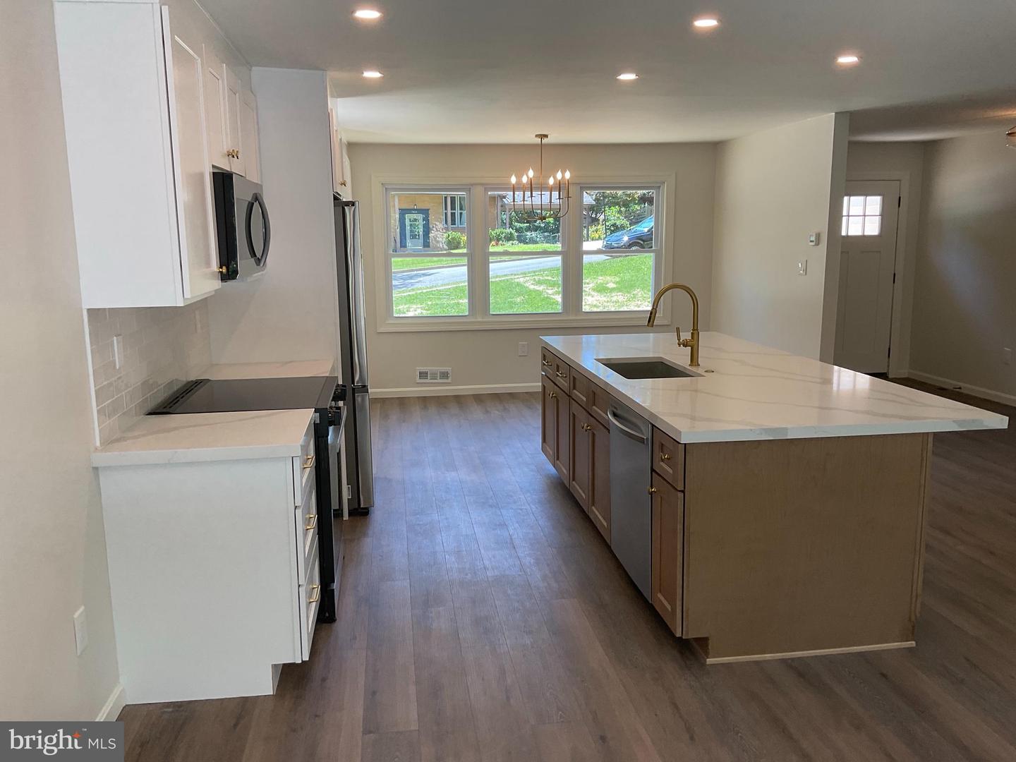 7804 ALBERTA CT, SPRINGFIELD, Virginia 22152, 5 Bedrooms Bedrooms, ,2 BathroomsBathrooms,Residential,For sale,7804 ALBERTA CT,VAFX2247808 MLS # VAFX2247808