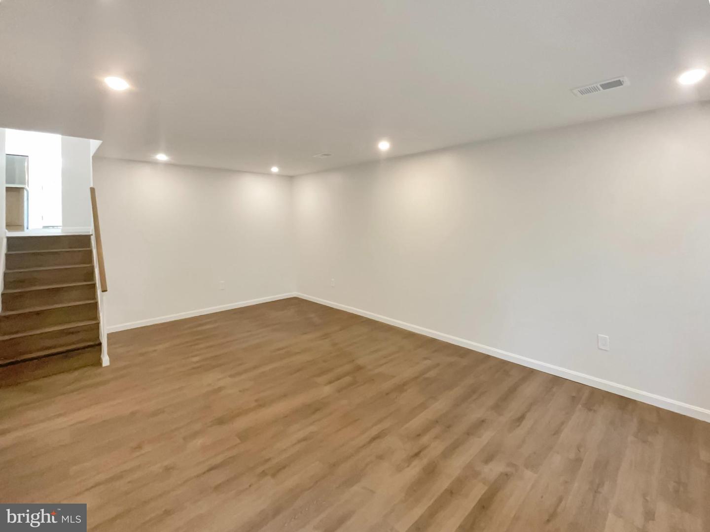 7804 ALBERTA CT, SPRINGFIELD, Virginia 22152, 5 Bedrooms Bedrooms, ,2 BathroomsBathrooms,Residential,For sale,7804 ALBERTA CT,VAFX2247808 MLS # VAFX2247808