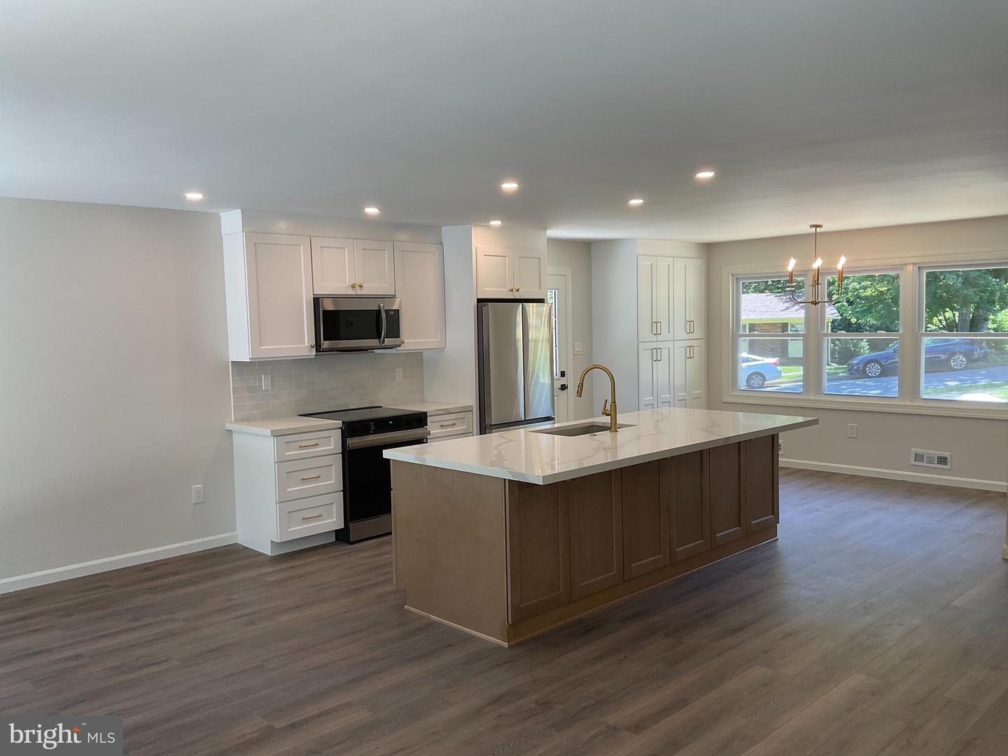 7804 ALBERTA CT, SPRINGFIELD, Virginia 22152, 5 Bedrooms Bedrooms, ,2 BathroomsBathrooms,Residential,For sale,7804 ALBERTA CT,VAFX2247808 MLS # VAFX2247808
