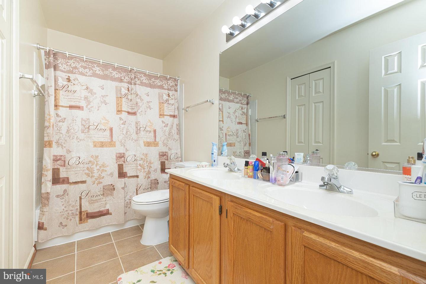 5819 STREAM POND CT, CENTREVILLE, Virginia 20120, 4 Bedrooms Bedrooms, ,3 BathroomsBathrooms,Residential,For sale,5819 STREAM POND CT,VAFX2247826 MLS # VAFX2247826