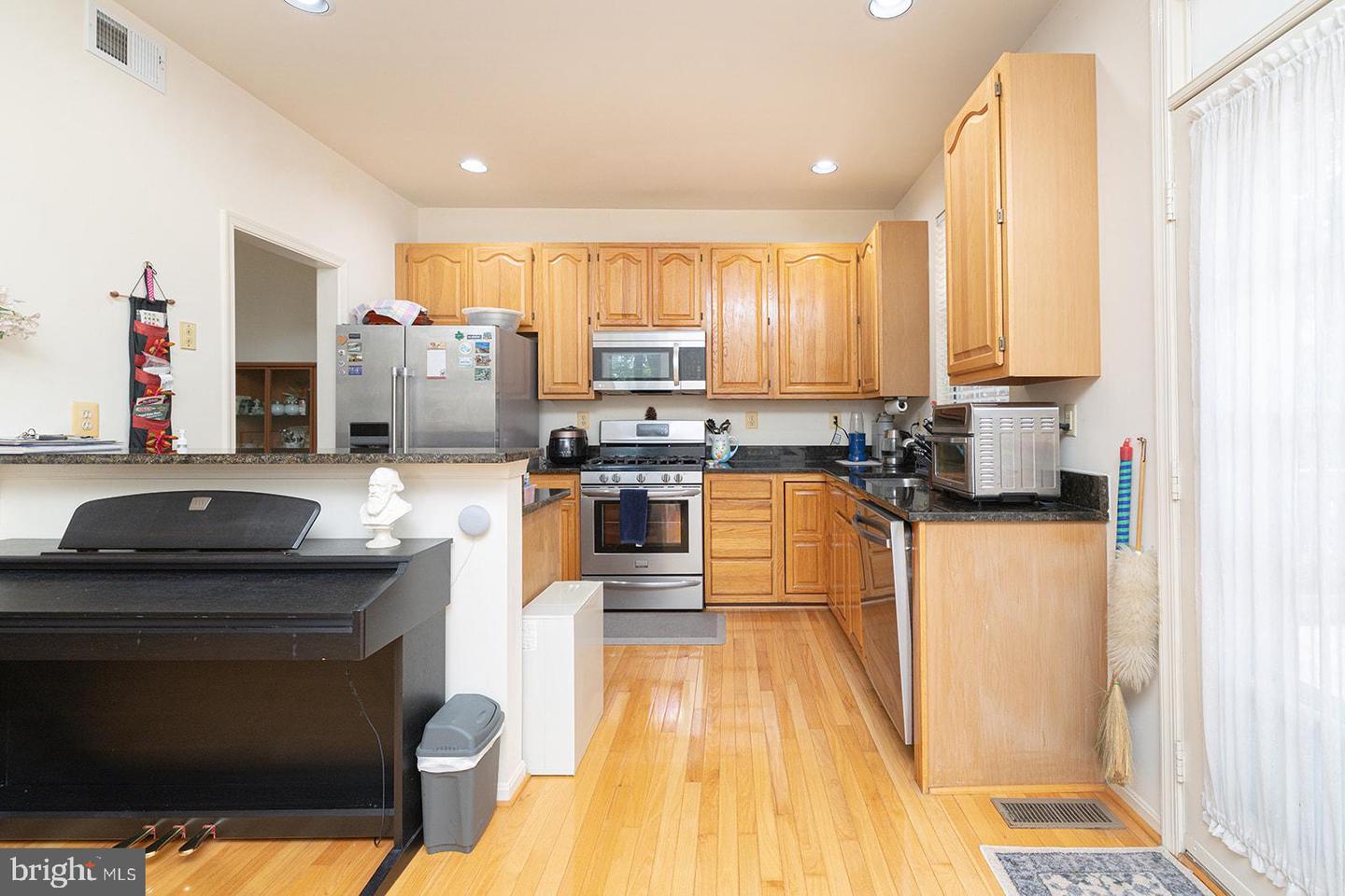 5819 STREAM POND CT, CENTREVILLE, Virginia 20120, 4 Bedrooms Bedrooms, ,3 BathroomsBathrooms,Residential,For sale,5819 STREAM POND CT,VAFX2247826 MLS # VAFX2247826