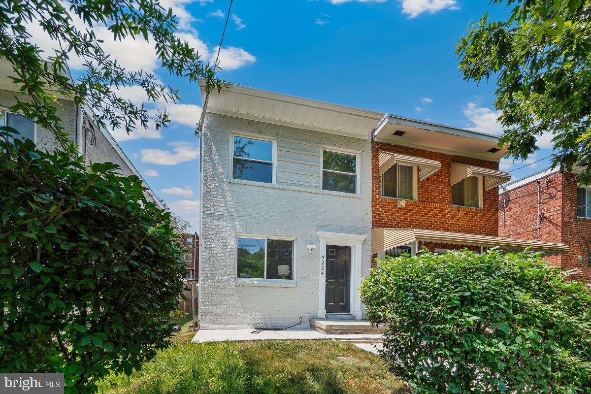 4224 SOUTHERN AVE SE, WASHINGTON, District Of Columbia 20019, 3 Bedrooms Bedrooms, ,2 BathroomsBathrooms,Residential,For sale,4224 SOUTHERN AVE SE,DCDC2206106 MLS # DCDC2206106