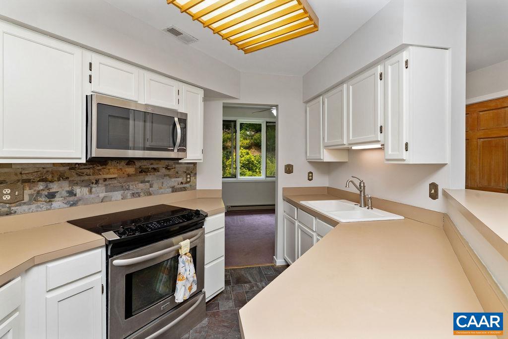18 BRIARWOOD LN, WINTERGREEN RESORT, Virginia 22967, 2 Bedrooms Bedrooms, ,2 BathroomsBathrooms,Residential,For sale,18 BRIARWOOD LN,665791 MLS # 665791