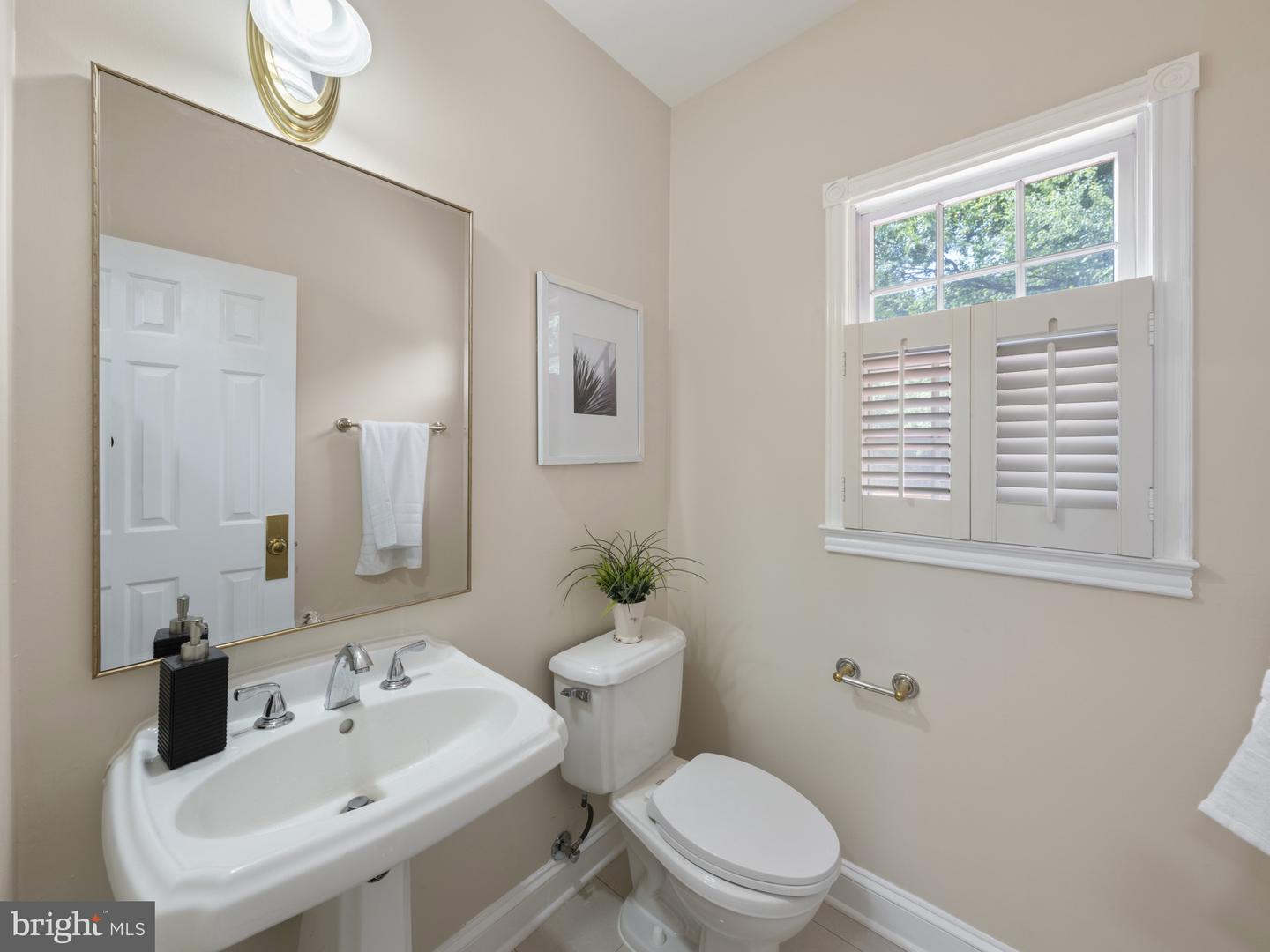 11102 BOWEN AVE, GREAT FALLS, Virginia 22066, 4 Bedrooms Bedrooms, ,3 BathroomsBathrooms,Residential,For sale,11102 BOWEN AVE,VAFX2247882 MLS # VAFX2247882