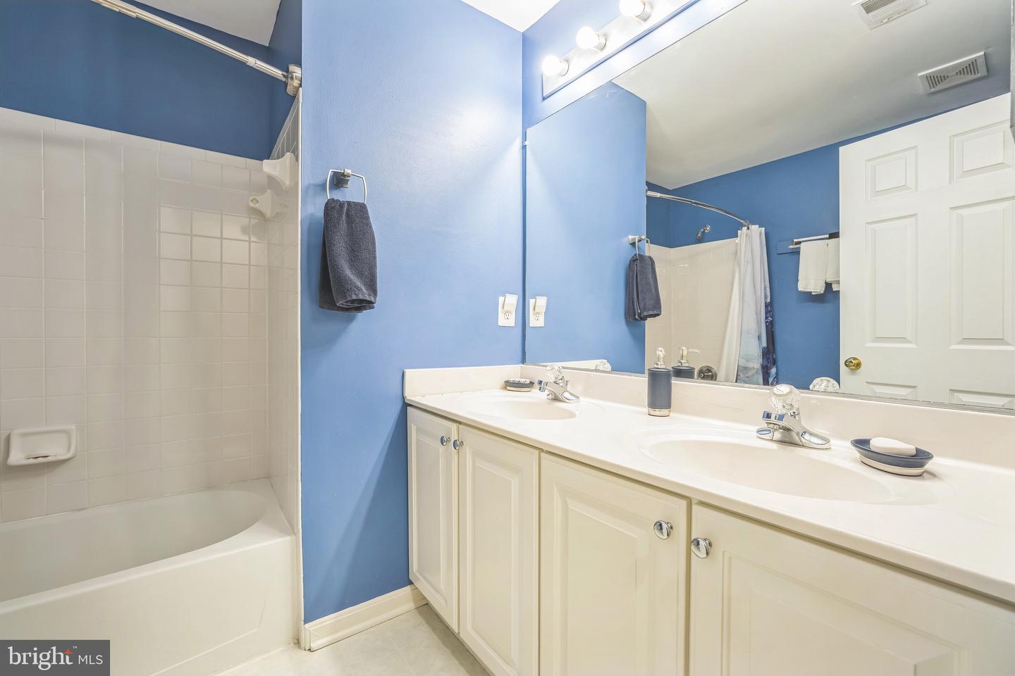 25423 PLANTING FIELD DR, CHANTILLY, Virginia 20152, 5 Bedrooms Bedrooms, ,3 BathroomsBathrooms,Residential,For sale,25423 PLANTING FIELD DR,VALO2096410 MLS # VALO2096410