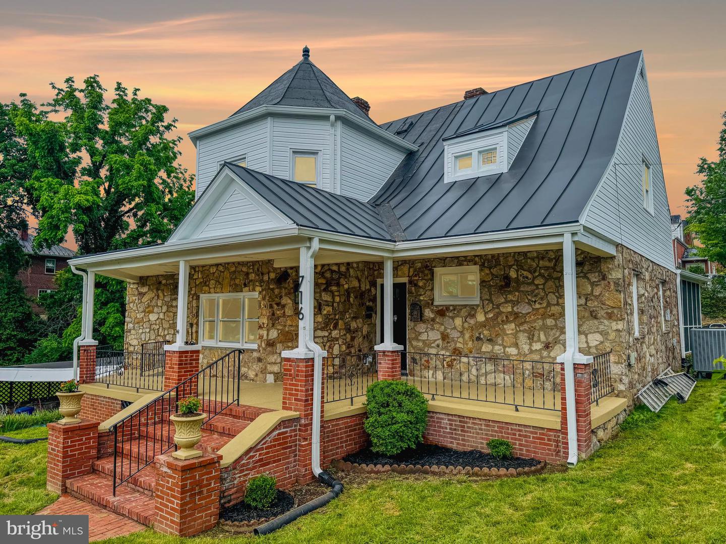 716 VILLA AVE, FRONT ROYAL, Virginia 22630, 4 Bedrooms Bedrooms, ,3 BathroomsBathrooms,Residential,For sale,716 VILLA AVE,VAWR2011388 MLS # VAWR2011388