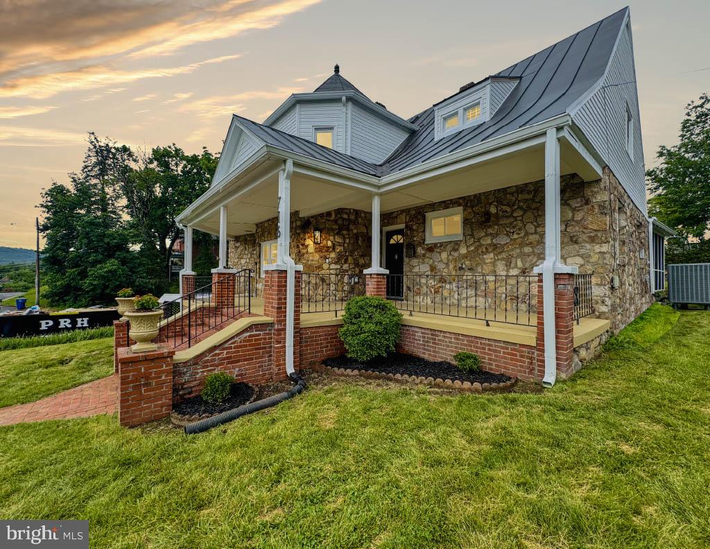 716 VILLA AVE, FRONT ROYAL, Virginia 22630, 4 Bedrooms Bedrooms, ,3 BathroomsBathrooms,Residential,For sale,716 VILLA AVE,VAWR2011388 MLS # VAWR2011388