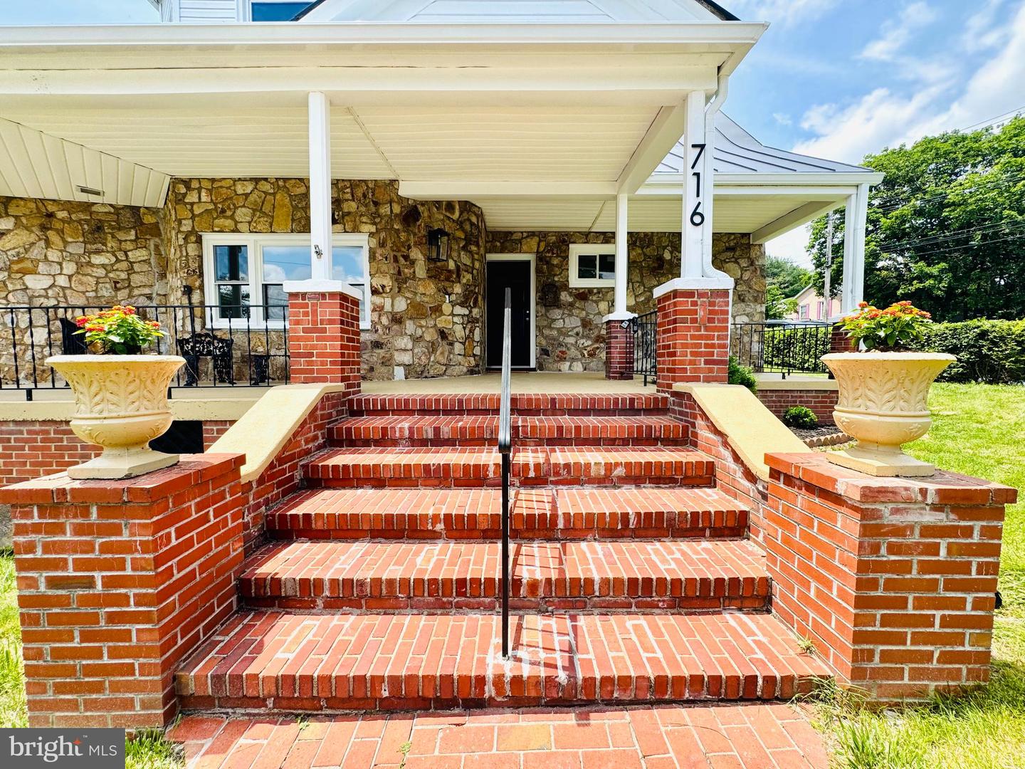 716 VILLA AVE, FRONT ROYAL, Virginia 22630, 4 Bedrooms Bedrooms, ,3 BathroomsBathrooms,Residential,For sale,716 VILLA AVE,VAWR2011388 MLS # VAWR2011388