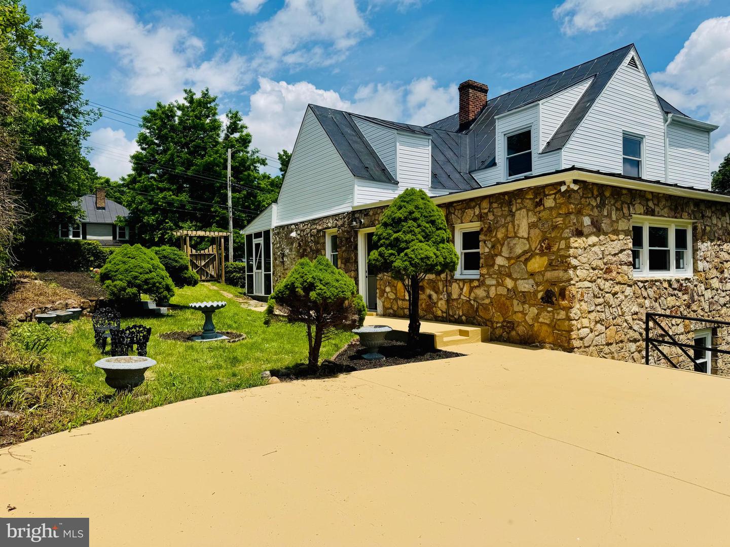 716 VILLA AVE, FRONT ROYAL, Virginia 22630, 4 Bedrooms Bedrooms, ,3 BathroomsBathrooms,Residential,For sale,716 VILLA AVE,VAWR2011388 MLS # VAWR2011388