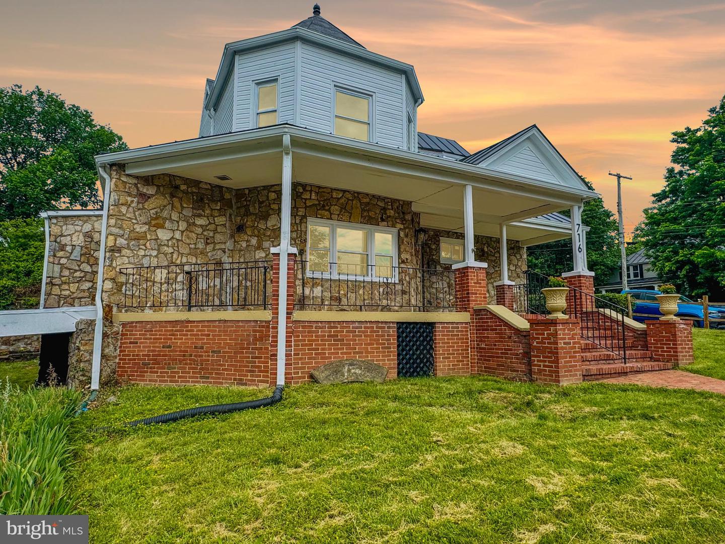 716 VILLA AVE, FRONT ROYAL, Virginia 22630, 4 Bedrooms Bedrooms, ,3 BathroomsBathrooms,Residential,For sale,716 VILLA AVE,VAWR2011388 MLS # VAWR2011388