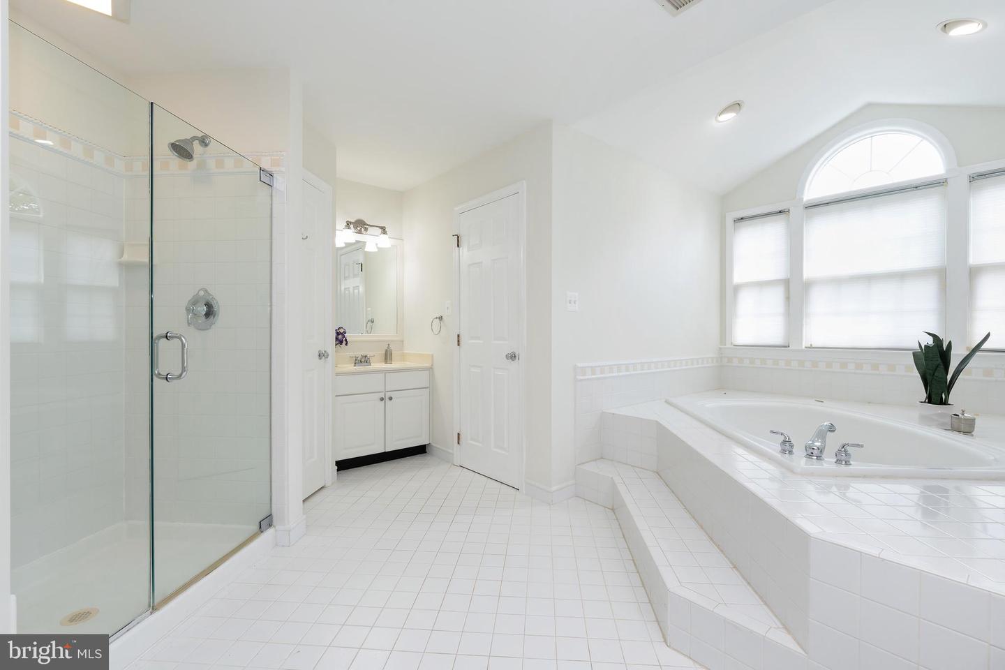 12691 FOX WOODS DR, HERNDON, Virginia 20171, 4 Bedrooms Bedrooms, ,4 BathroomsBathrooms,Residential,For sale,12691 FOX WOODS DR,VAFX2245616 MLS # VAFX2245616