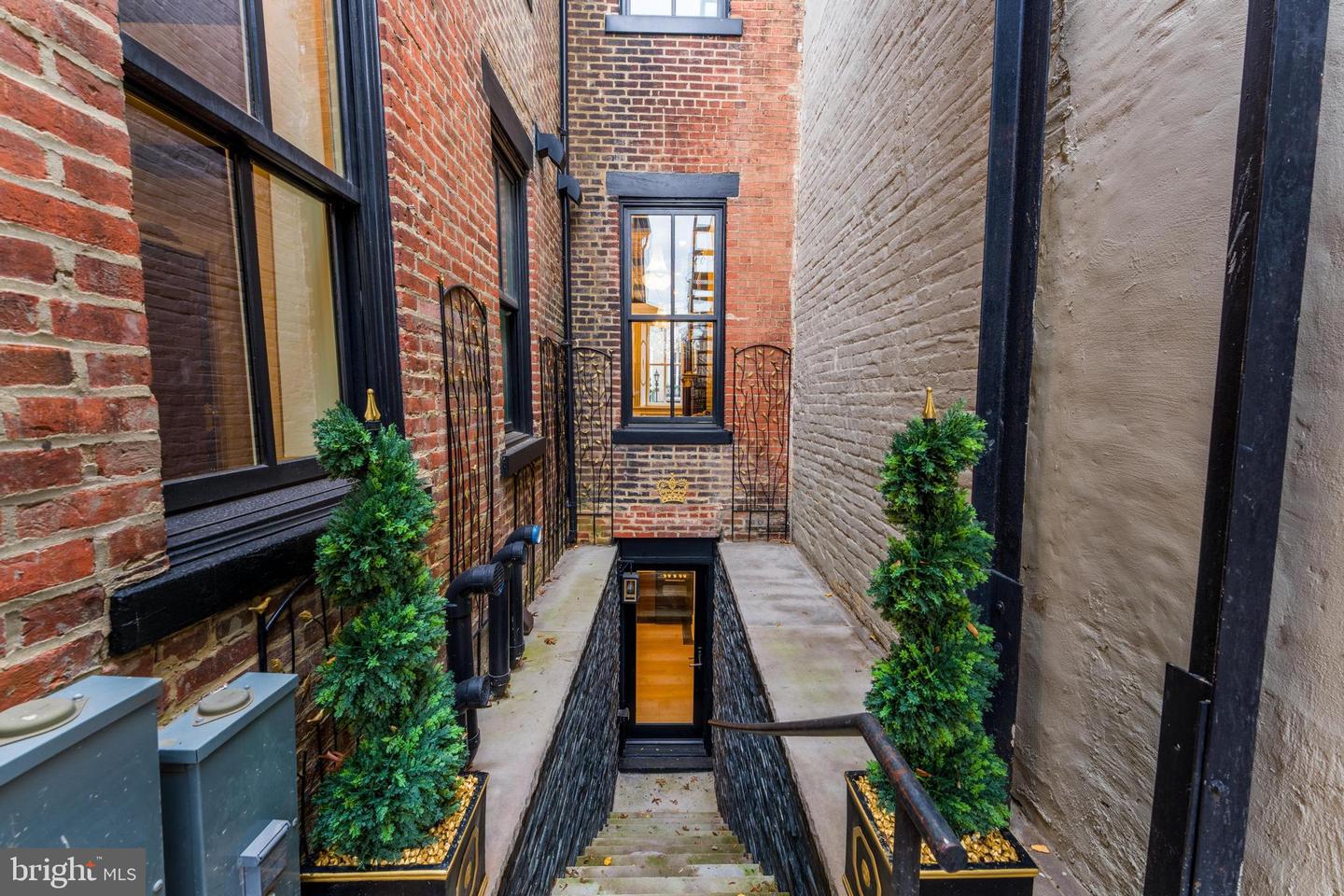 810 PRINCE ST, ALEXANDRIA, Virginia 22314, 6 Bedrooms Bedrooms, ,4 BathroomsBathrooms,Residential,For sale,810 PRINCE ST,VAAX2046252 MLS # VAAX2046252