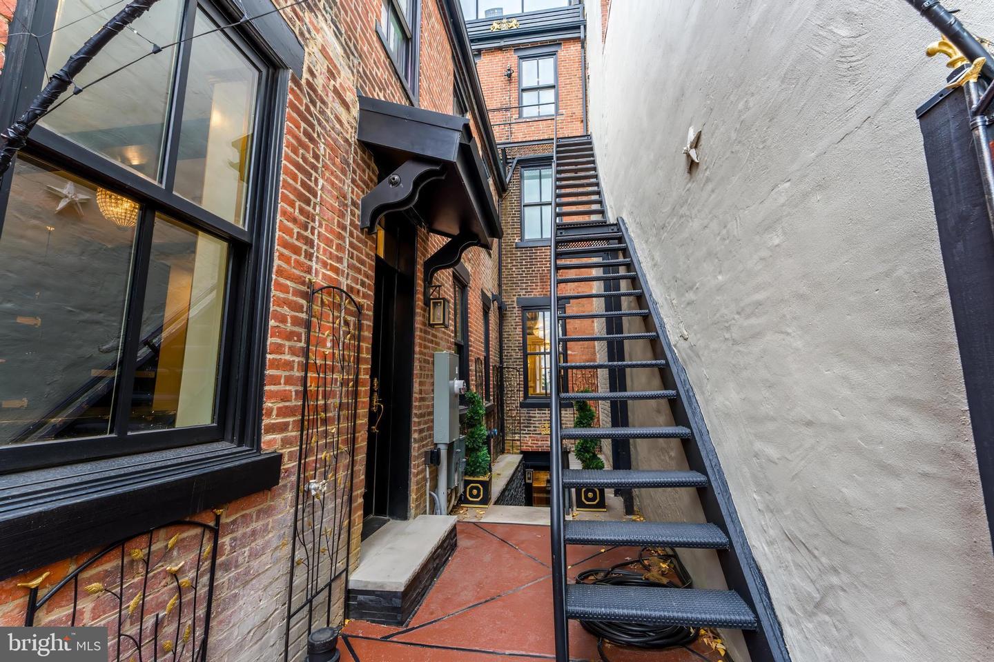 810 PRINCE ST, ALEXANDRIA, Virginia 22314, 6 Bedrooms Bedrooms, ,4 BathroomsBathrooms,Residential,For sale,810 PRINCE ST,VAAX2046252 MLS # VAAX2046252