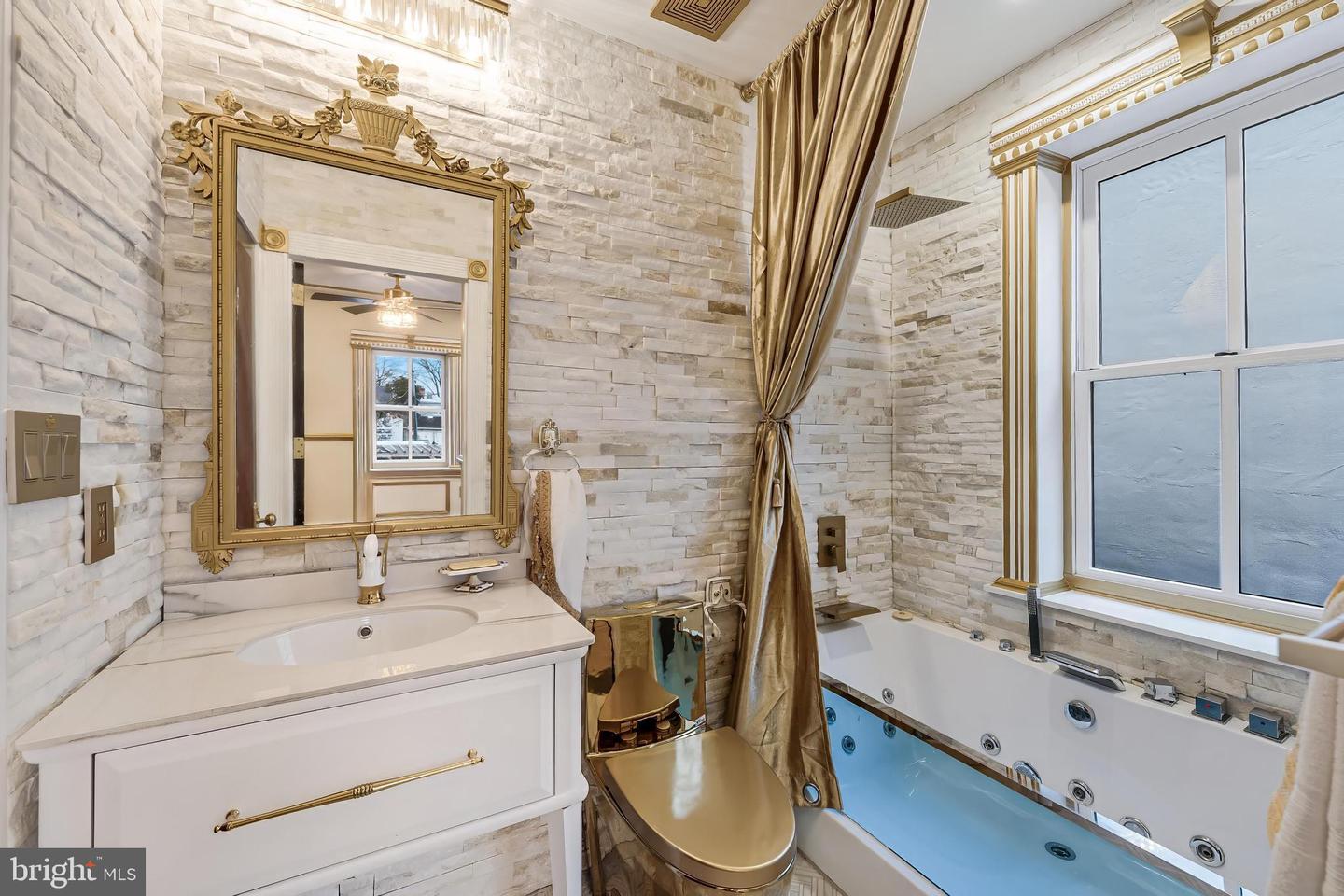 810 PRINCE ST, ALEXANDRIA, Virginia 22314, 6 Bedrooms Bedrooms, ,4 BathroomsBathrooms,Residential,For sale,810 PRINCE ST,VAAX2046252 MLS # VAAX2046252