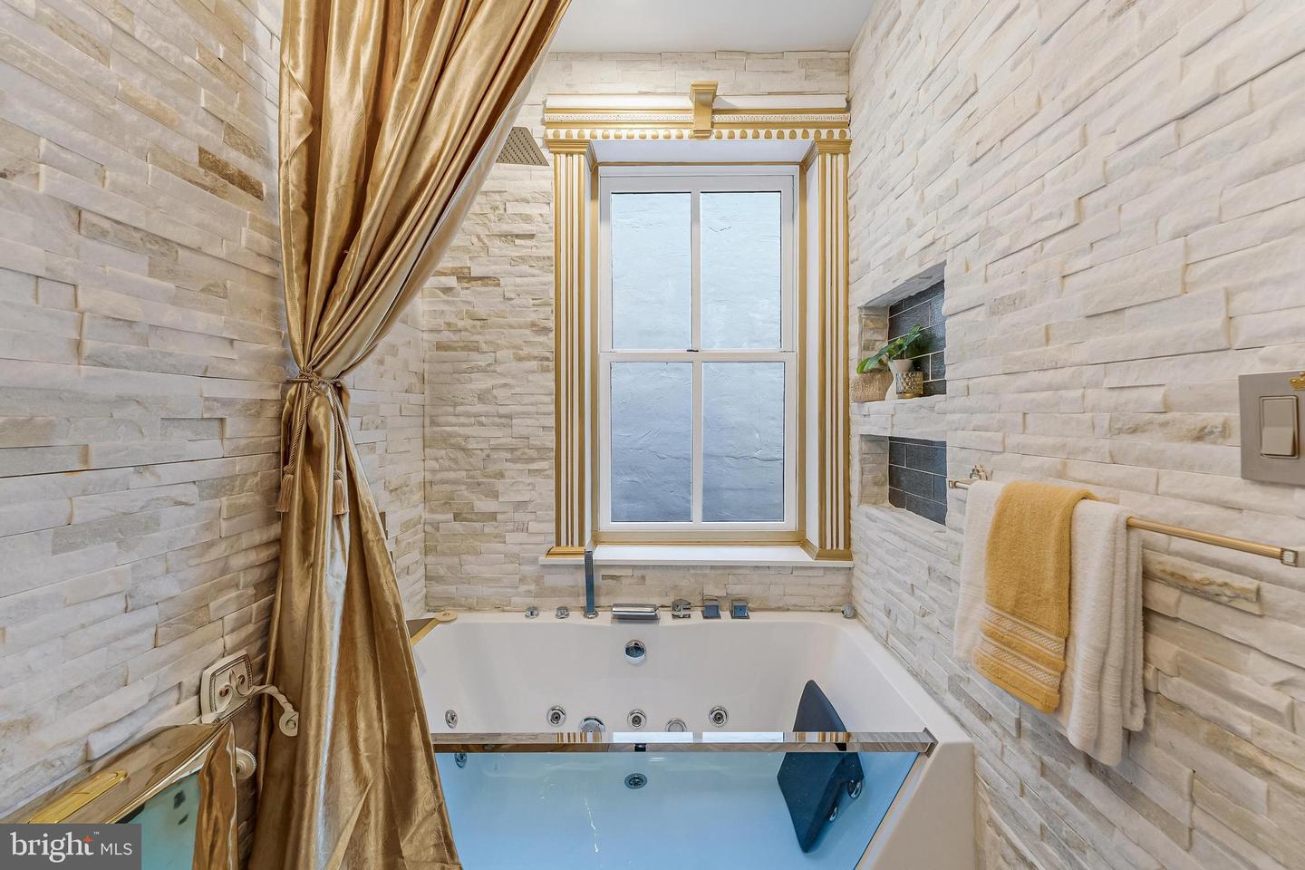 810 PRINCE ST, ALEXANDRIA, Virginia 22314, 6 Bedrooms Bedrooms, ,4 BathroomsBathrooms,Residential,For sale,810 PRINCE ST,VAAX2046252 MLS # VAAX2046252