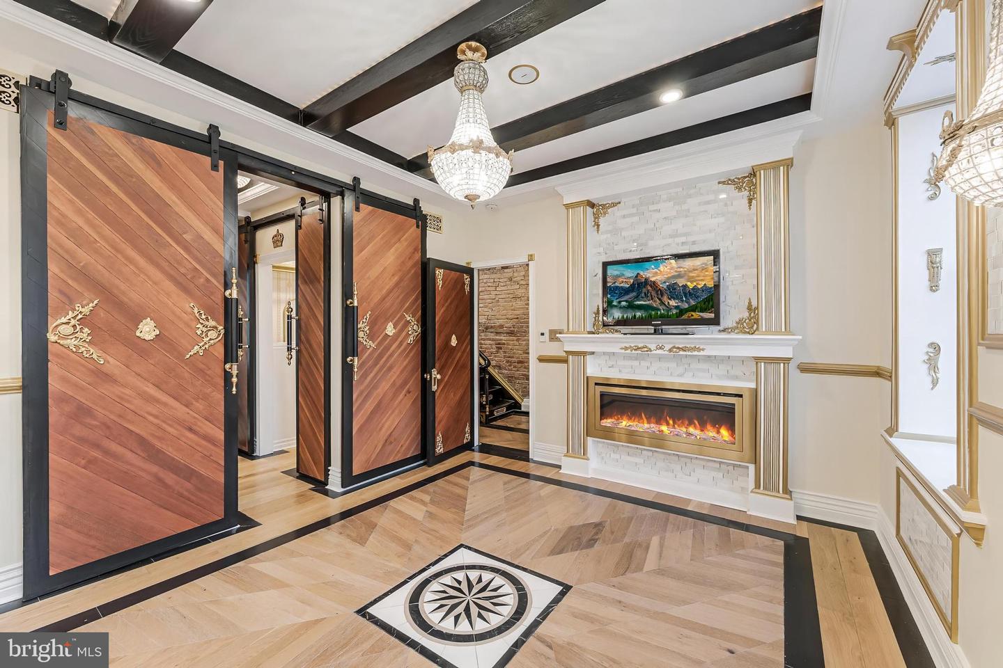 810 PRINCE ST, ALEXANDRIA, Virginia 22314, 6 Bedrooms Bedrooms, ,4 BathroomsBathrooms,Residential,For sale,810 PRINCE ST,VAAX2046252 MLS # VAAX2046252