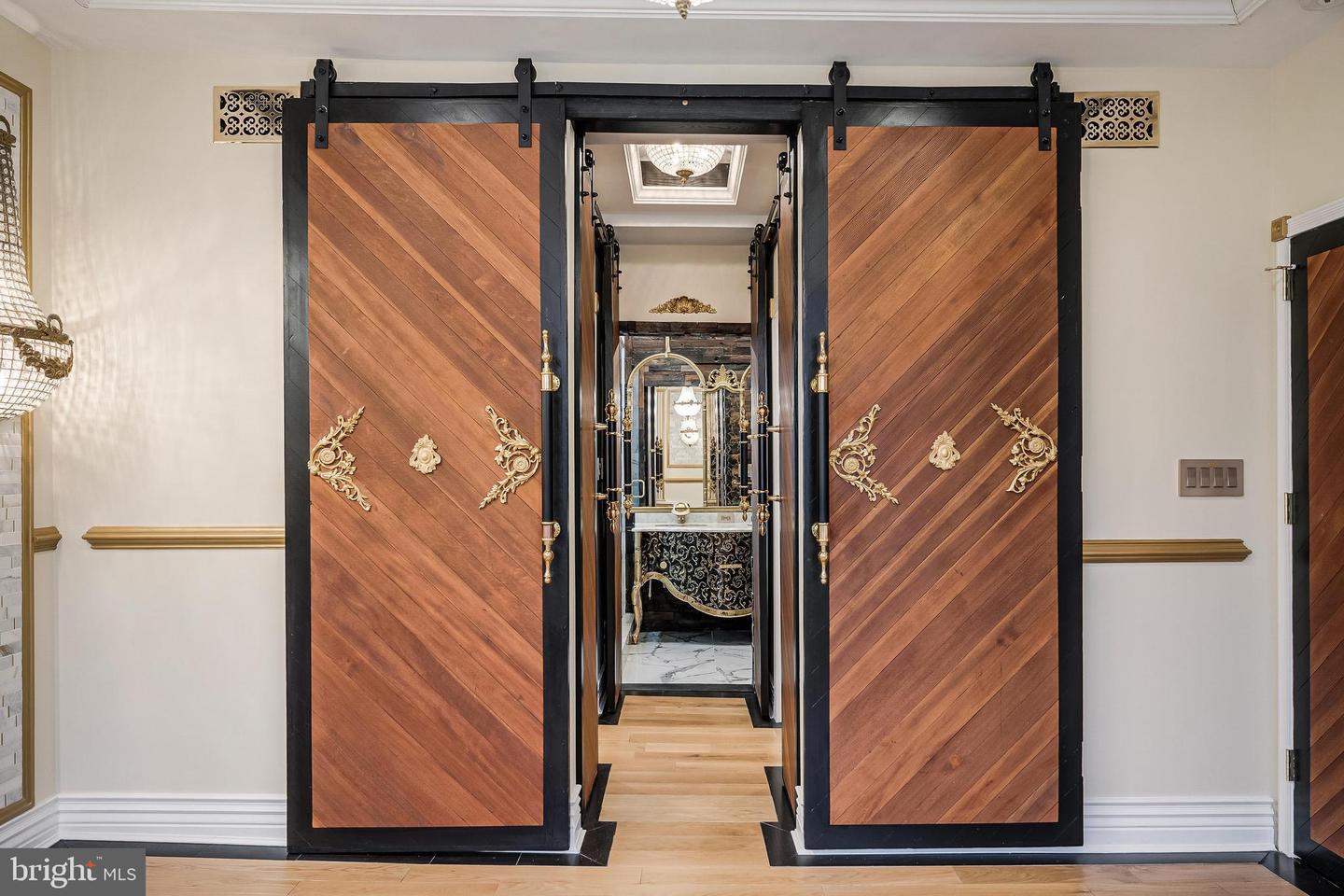 810 PRINCE ST, ALEXANDRIA, Virginia 22314, 6 Bedrooms Bedrooms, ,4 BathroomsBathrooms,Residential,For sale,810 PRINCE ST,VAAX2046252 MLS # VAAX2046252