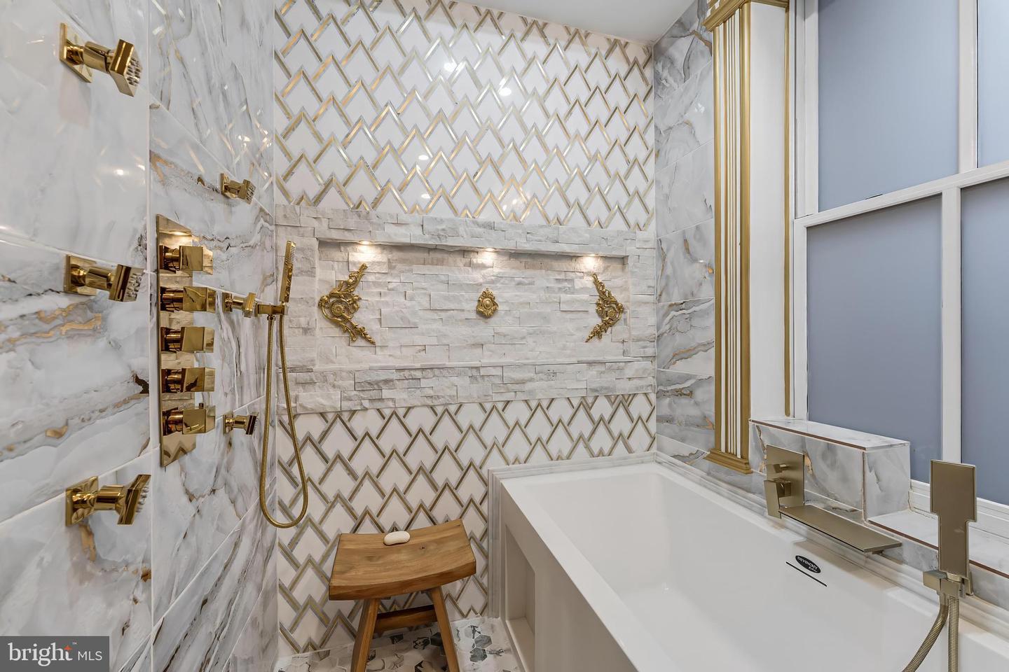 810 PRINCE ST, ALEXANDRIA, Virginia 22314, 6 Bedrooms Bedrooms, ,4 BathroomsBathrooms,Residential,For sale,810 PRINCE ST,VAAX2046252 MLS # VAAX2046252