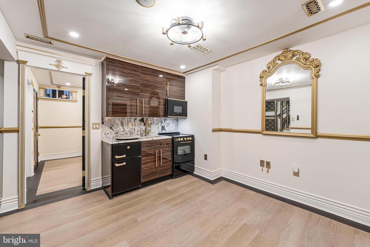 810 PRINCE ST, ALEXANDRIA, Virginia 22314, 6 Bedrooms Bedrooms, ,4 BathroomsBathrooms,Residential,For sale,810 PRINCE ST,VAAX2046252 MLS # VAAX2046252