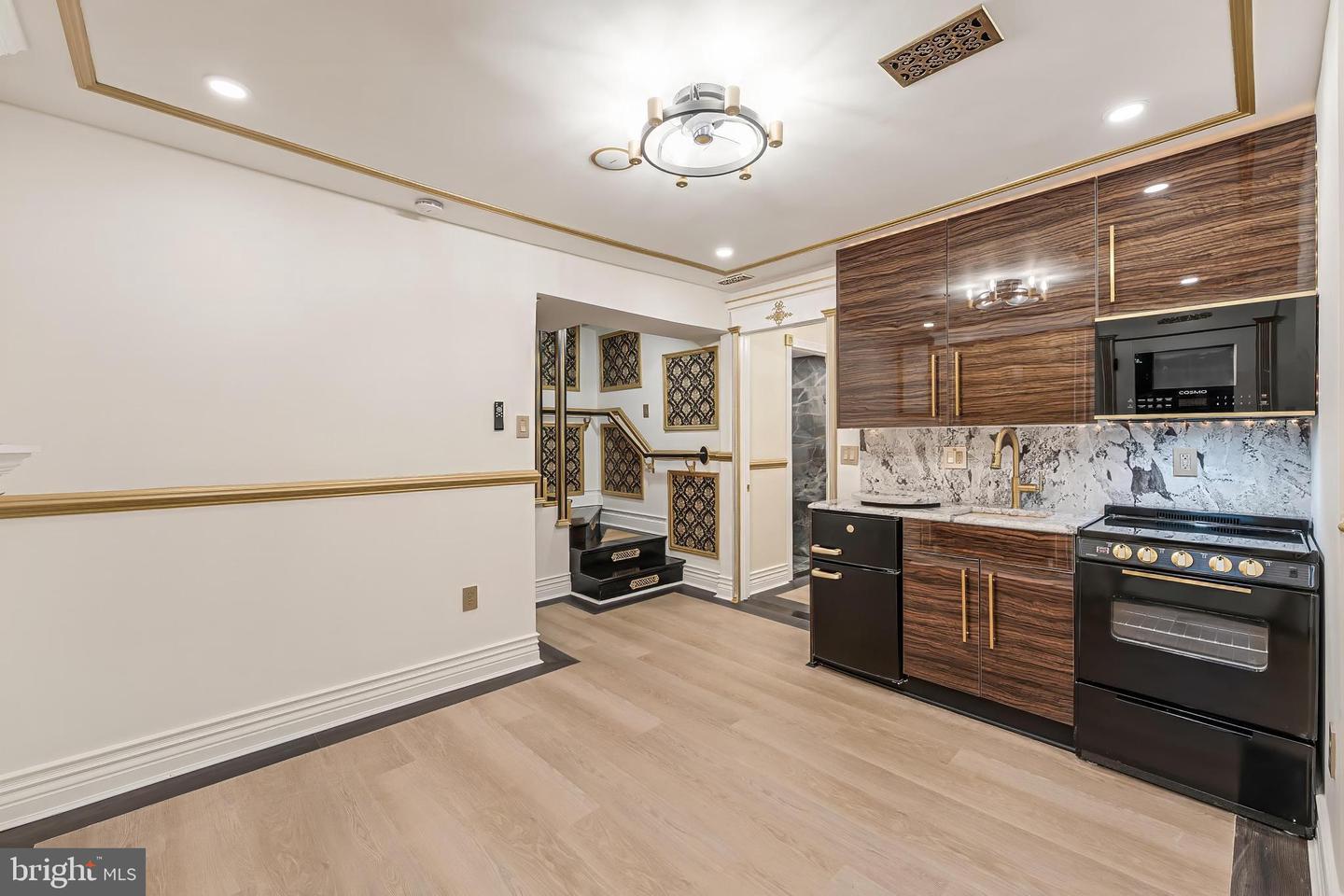 810 PRINCE ST, ALEXANDRIA, Virginia 22314, 6 Bedrooms Bedrooms, ,4 BathroomsBathrooms,Residential,For sale,810 PRINCE ST,VAAX2046252 MLS # VAAX2046252