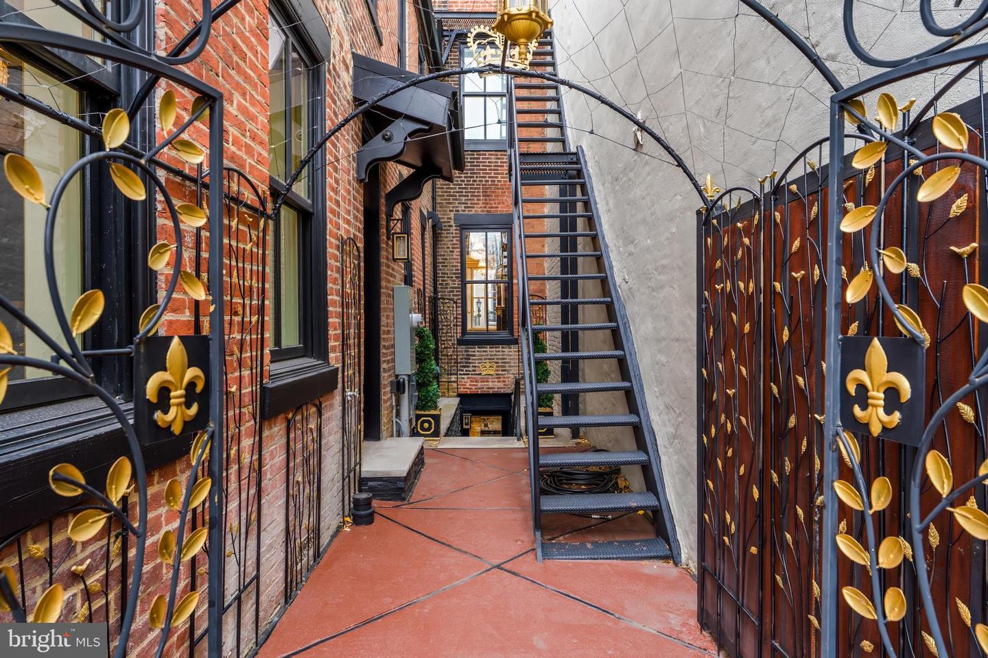 810 PRINCE ST, ALEXANDRIA, Virginia 22314, 6 Bedrooms Bedrooms, ,4 BathroomsBathrooms,Residential,For sale,810 PRINCE ST,VAAX2046252 MLS # VAAX2046252