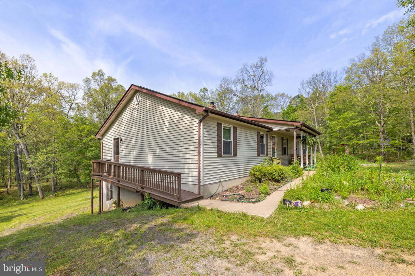 553 MOUNT OF OLIVES TRL, FORT VALLEY, Virginia 22652, 6 Bedrooms Bedrooms, 12 Rooms Rooms,3 BathroomsBathrooms,Residential,For sale,553 MOUNT OF OLIVES TRL,VASH2011692 MLS # VASH2011692
