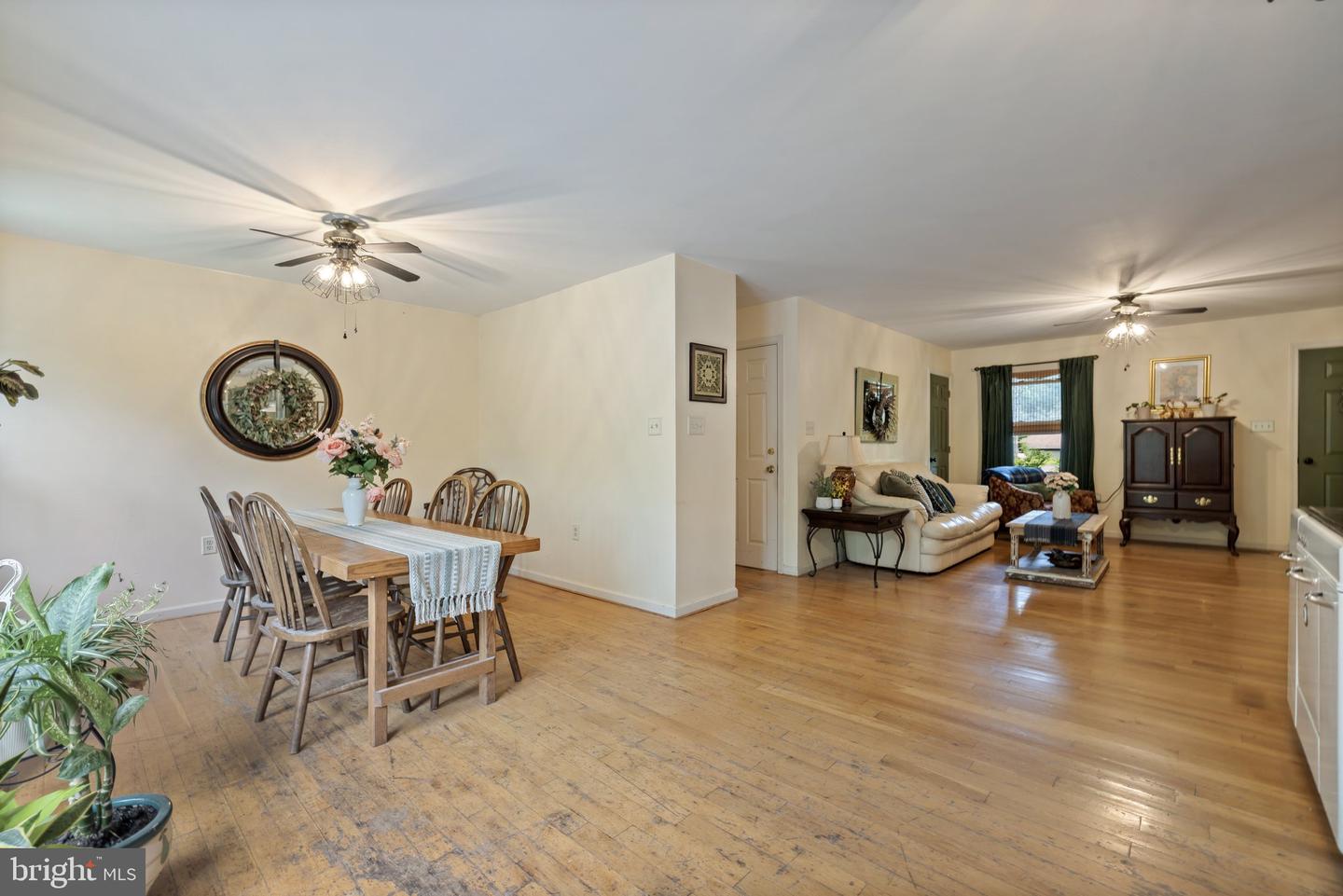 553 MOUNT OF OLIVES TRL, FORT VALLEY, Virginia 22652, 6 Bedrooms Bedrooms, 12 Rooms Rooms,3 BathroomsBathrooms,Residential,For sale,553 MOUNT OF OLIVES TRL,VASH2011692 MLS # VASH2011692