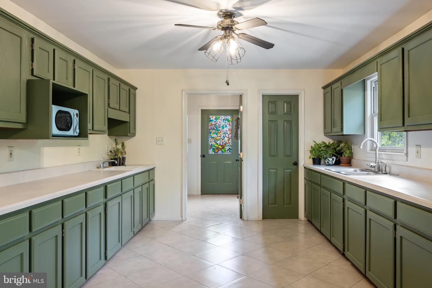 553 MOUNT OF OLIVES TRL, FORT VALLEY, Virginia 22652, 6 Bedrooms Bedrooms, 12 Rooms Rooms,3 BathroomsBathrooms,Residential,For sale,553 MOUNT OF OLIVES TRL,VASH2011692 MLS # VASH2011692