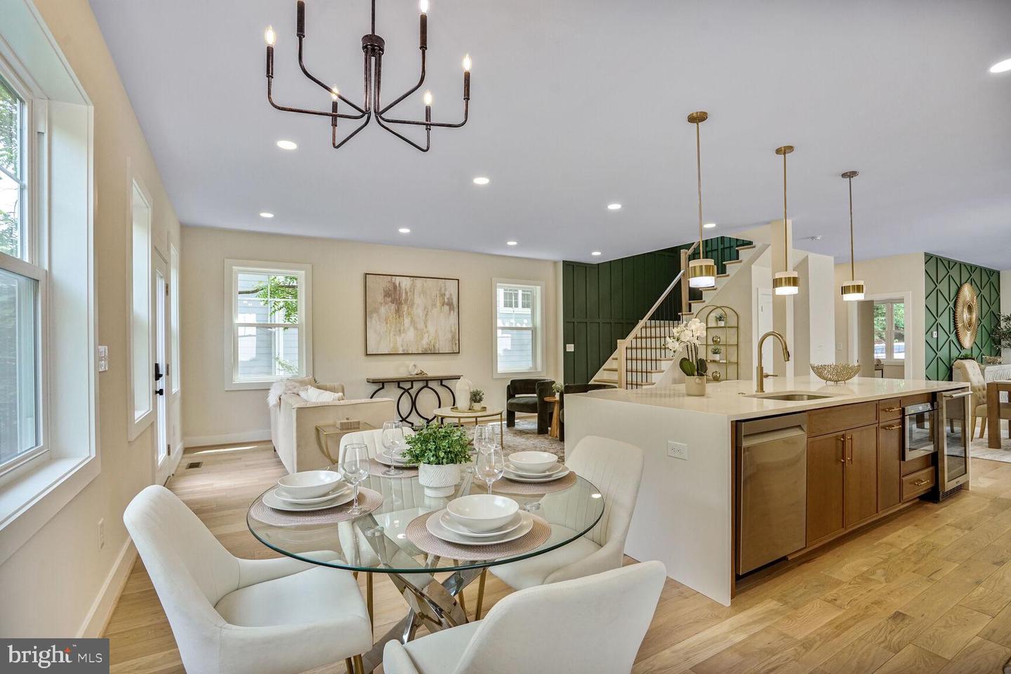 423 N CLEVELAND ST, ARLINGTON, Virginia 22201, 6 Bedrooms Bedrooms, ,5 BathroomsBathrooms,Residential,For sale,423 N CLEVELAND ST,VAAR2059072 MLS # VAAR2059072