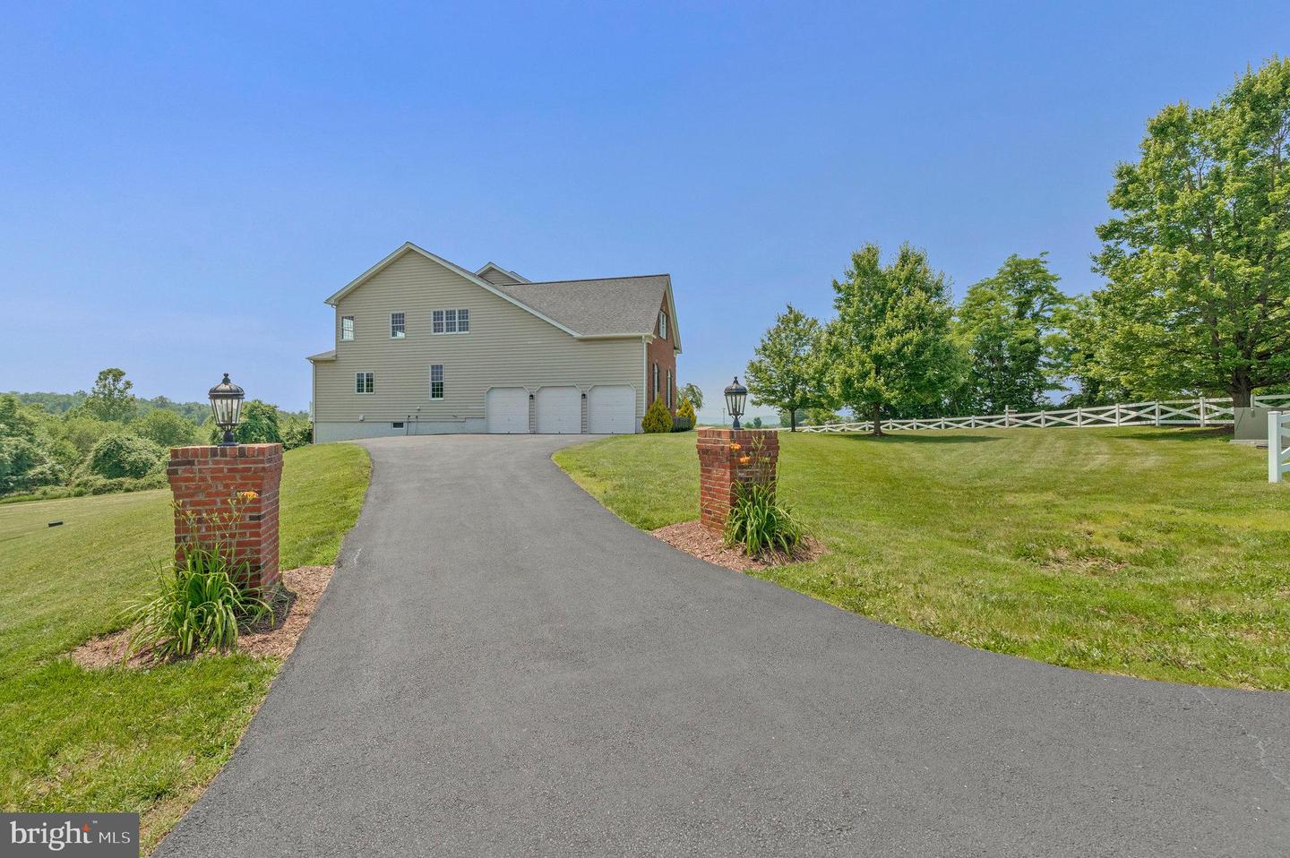 14785 BANKFIELD DR, WATERFORD, Virginia 20197, 4 Bedrooms Bedrooms, ,5 BathroomsBathrooms,Residential,For sale,14785 BANKFIELD DR,VALO2099158 MLS # VALO2099158