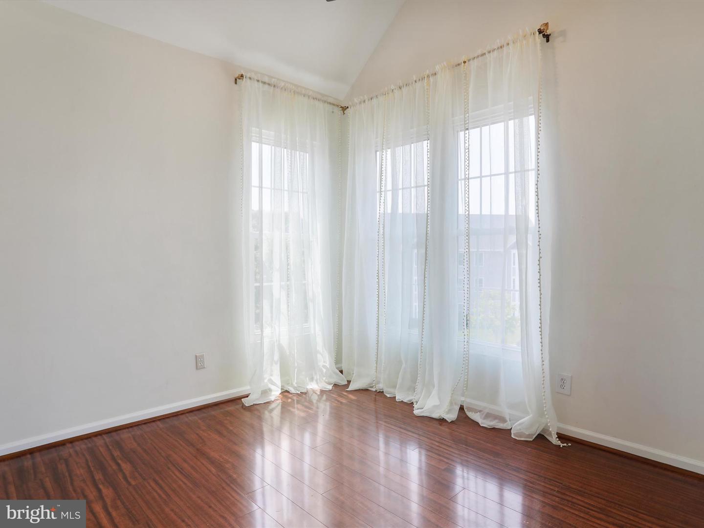 46598 DRYSDALE TER #302, STERLING, Virginia 20165, 2 Bedrooms Bedrooms, ,3 BathroomsBathrooms,Residential,For sale,46598 DRYSDALE TER #302,VALO2099386 MLS # VALO2099386