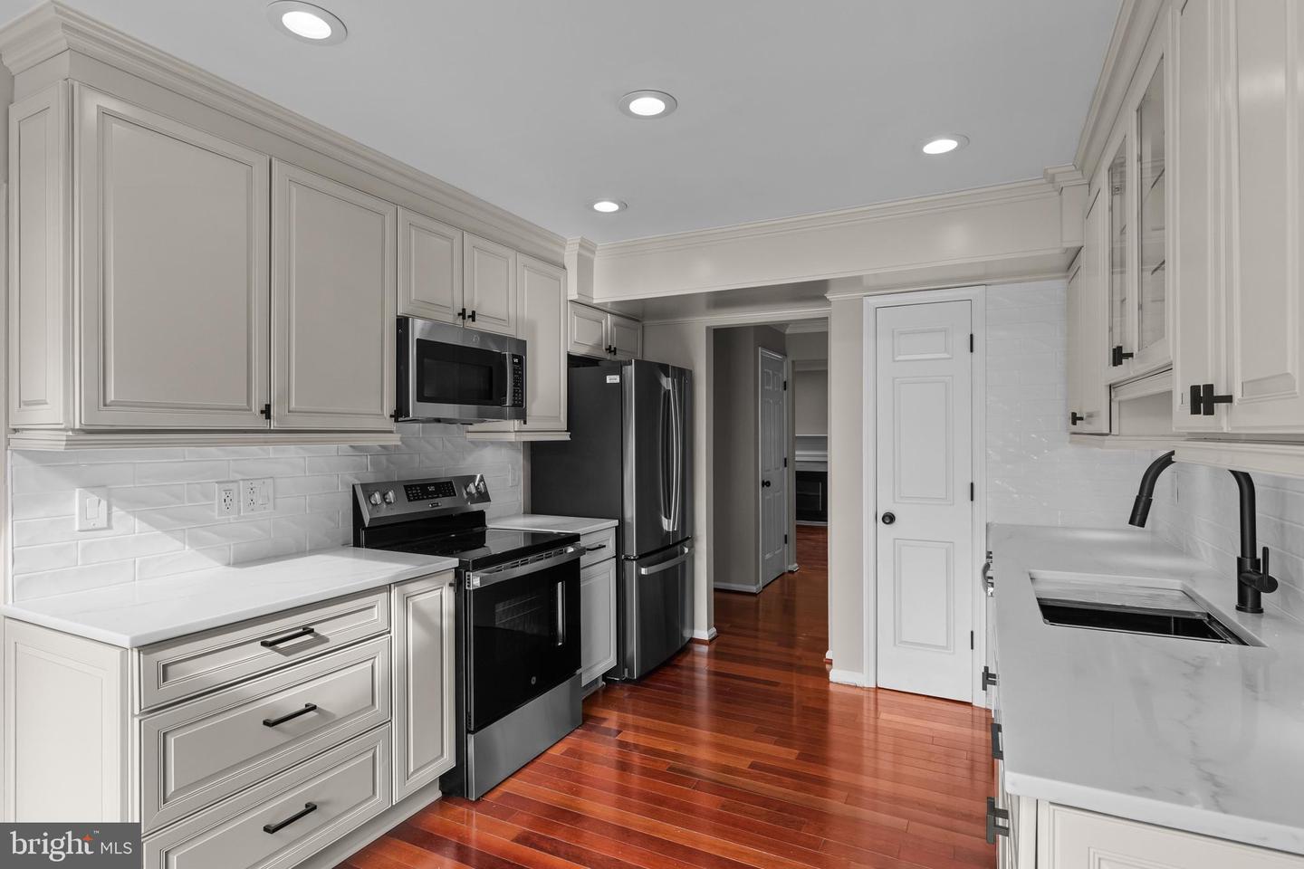 6161 SUMMER PARK LN, ALEXANDRIA, Virginia 22315, 4 Bedrooms Bedrooms, ,3 BathroomsBathrooms,Residential,For sale,6161 SUMMER PARK LN,VAFX2247038 MLS # VAFX2247038