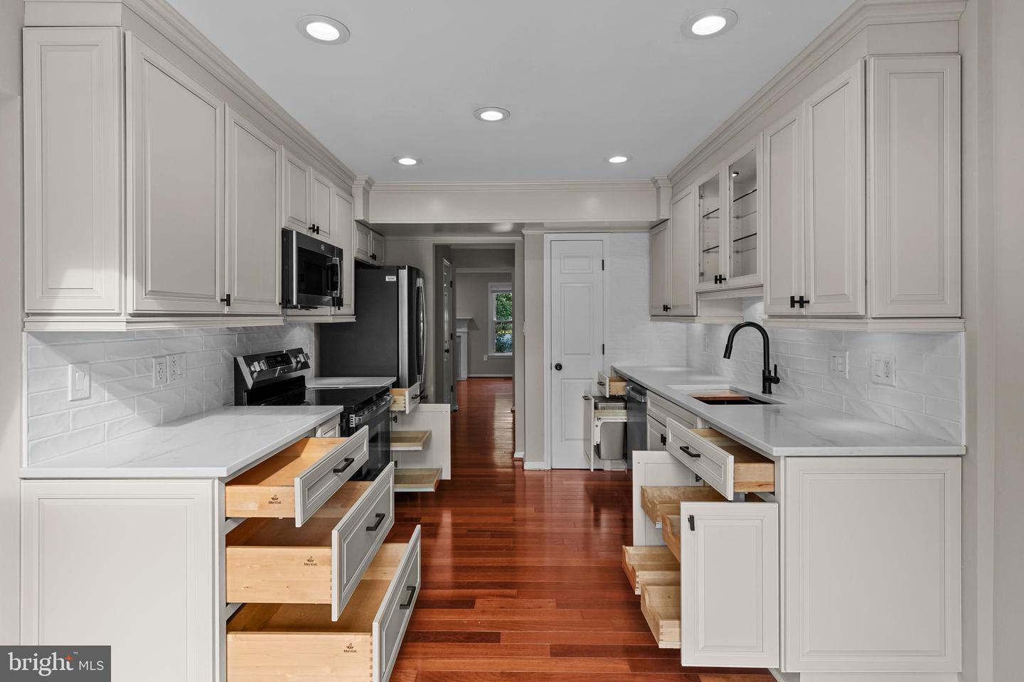 6161 SUMMER PARK LN, ALEXANDRIA, Virginia 22315, 4 Bedrooms Bedrooms, ,3 BathroomsBathrooms,Residential,For sale,6161 SUMMER PARK LN,VAFX2247038 MLS # VAFX2247038