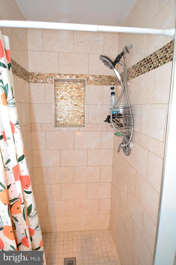 8712 RIDGE HOLLOW CT, SPRINGFIELD, Virginia 22152, 3 Bedrooms Bedrooms, ,3 BathroomsBathrooms,Residential,For sale,8712 RIDGE HOLLOW CT,VAFX2247116 MLS # VAFX2247116