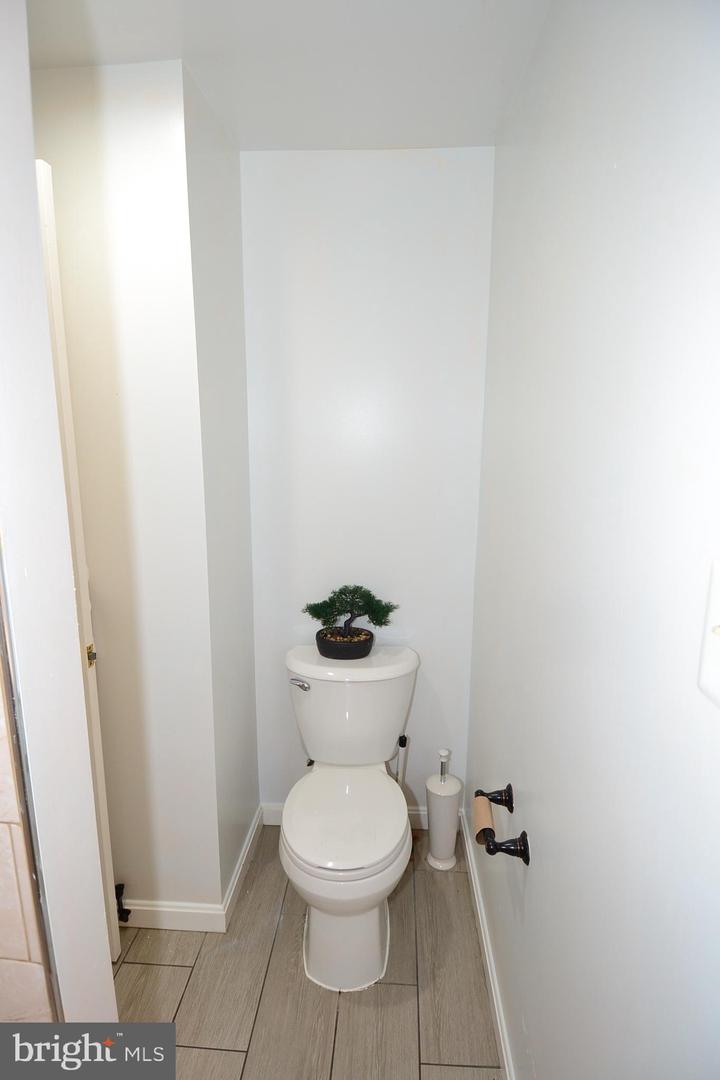 8712 RIDGE HOLLOW CT, SPRINGFIELD, Virginia 22152, 3 Bedrooms Bedrooms, ,3 BathroomsBathrooms,Residential,For sale,8712 RIDGE HOLLOW CT,VAFX2247116 MLS # VAFX2247116