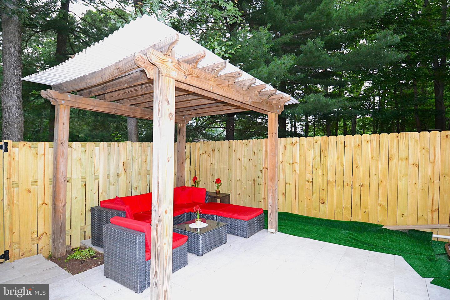 8712 RIDGE HOLLOW CT, SPRINGFIELD, Virginia 22152, 3 Bedrooms Bedrooms, ,3 BathroomsBathrooms,Residential,For sale,8712 RIDGE HOLLOW CT,VAFX2247116 MLS # VAFX2247116