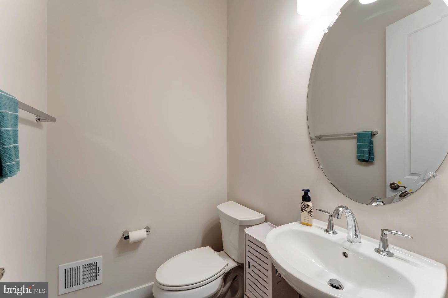 950 WARLANDER DR SW, LEESBURG, Virginia 20175, 5 Bedrooms Bedrooms, ,4 BathroomsBathrooms,Residential,For sale,950 WARLANDER DR SW,VALO2099474 MLS # VALO2099474