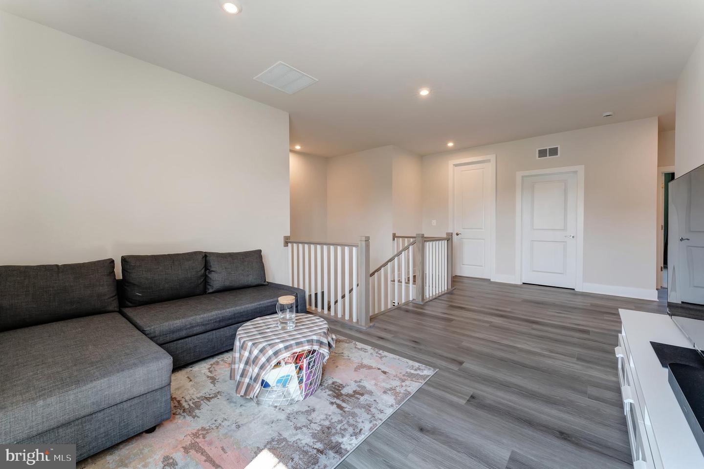 950 WARLANDER DR SW, LEESBURG, Virginia 20175, 5 Bedrooms Bedrooms, ,4 BathroomsBathrooms,Residential,For sale,950 WARLANDER DR SW,VALO2099474 MLS # VALO2099474