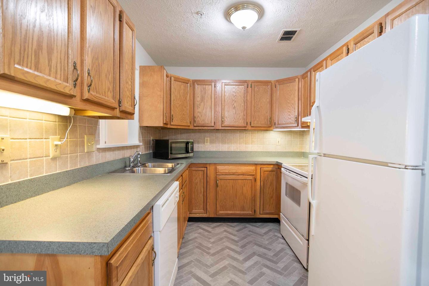 145-F-7 HAILEY LN, STRASBURG, Virginia 22657, 2 Bedrooms Bedrooms, 5 Rooms Rooms,2 BathroomsBathrooms,Residential,For sale,145-F-7 HAILEY LN,VASH2011702 MLS # VASH2011702
