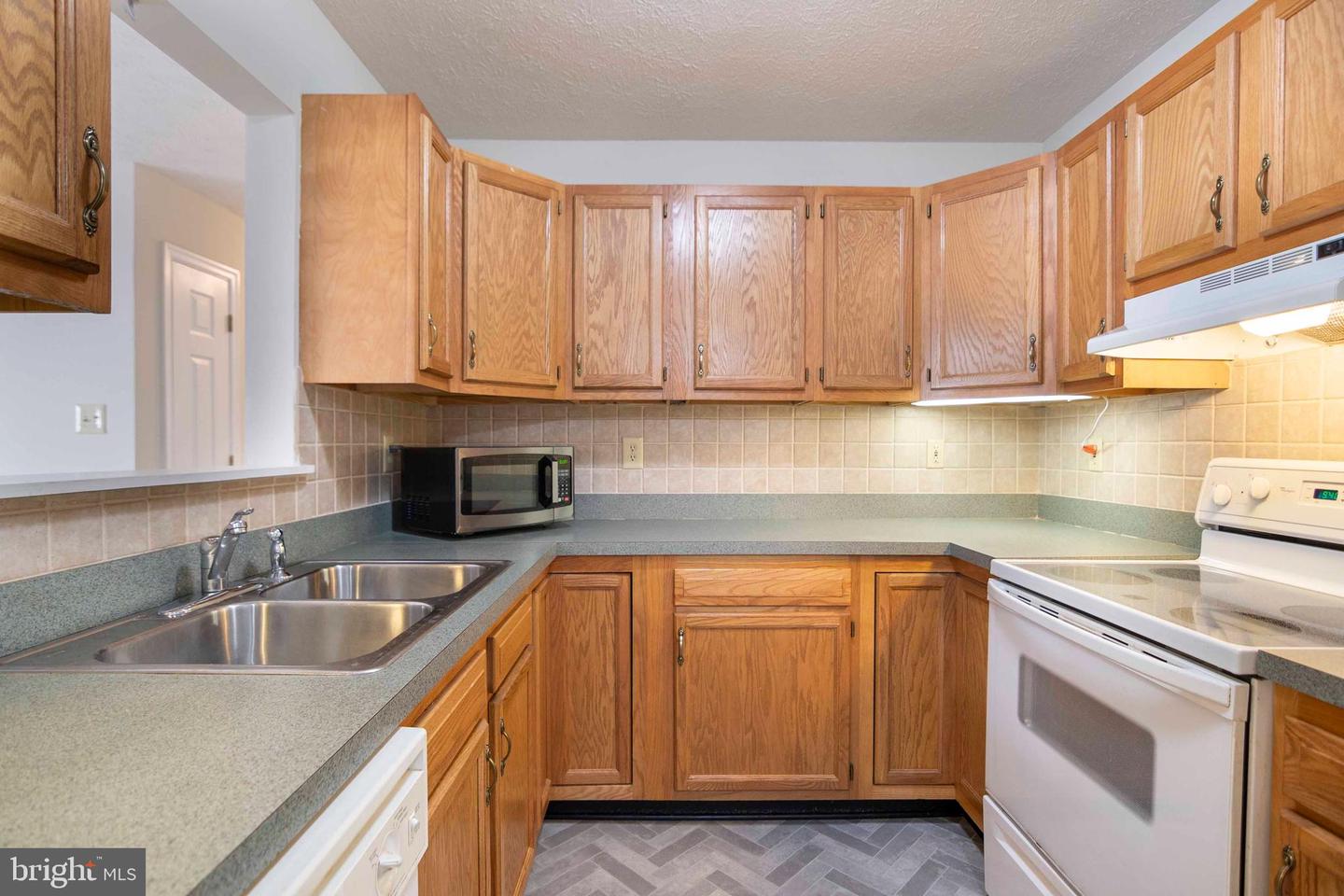 145-F-7 HAILEY LN, STRASBURG, Virginia 22657, 2 Bedrooms Bedrooms, 5 Rooms Rooms,2 BathroomsBathrooms,Residential,For sale,145-F-7 HAILEY LN,VASH2011702 MLS # VASH2011702