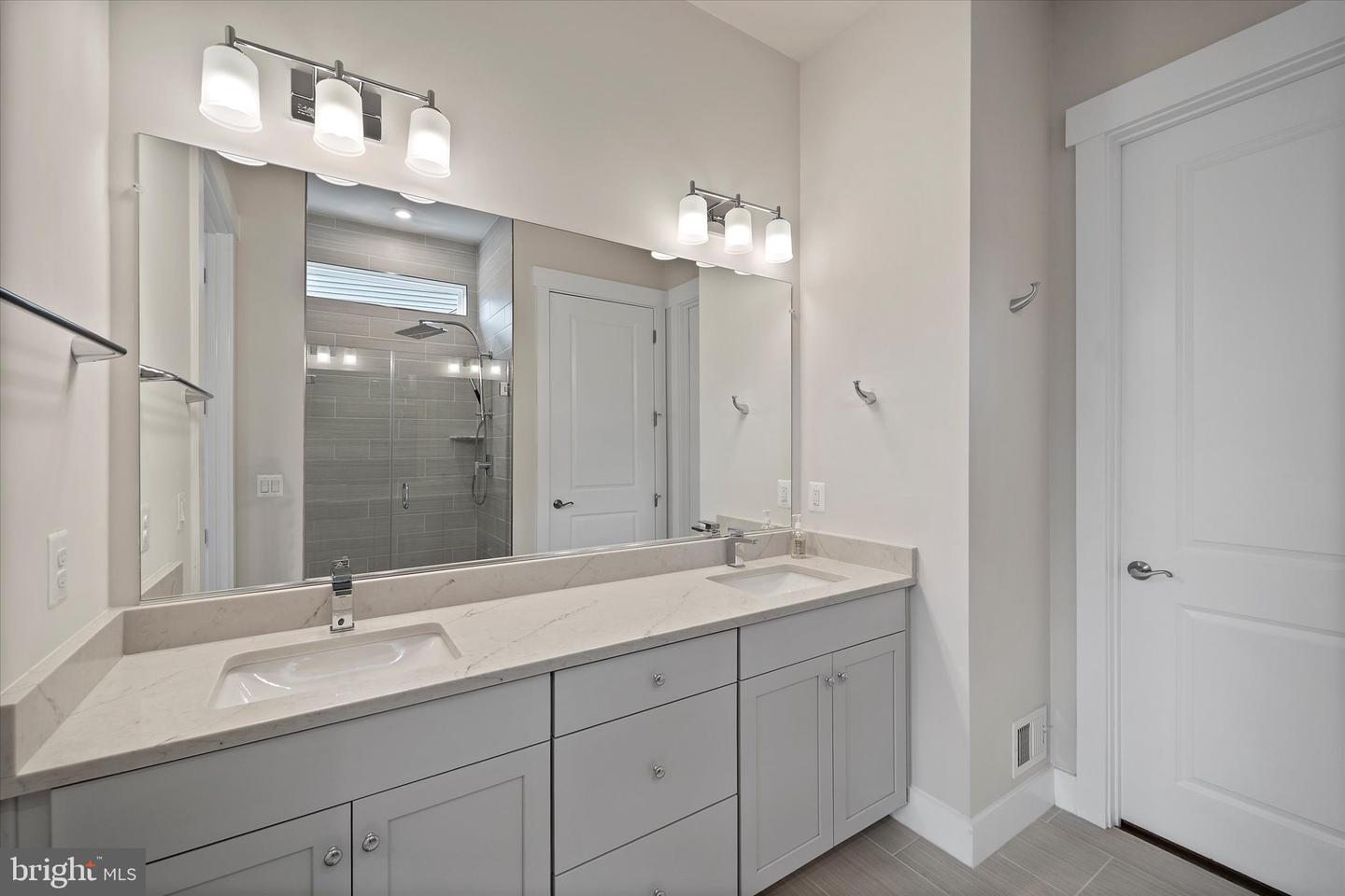 43441 BETTYS FARM DR, CHANTILLY, Virginia 20152, 4 Bedrooms Bedrooms, ,3 BathroomsBathrooms,Residential,For sale,43441 BETTYS FARM DR,VALO2099476 MLS # VALO2099476