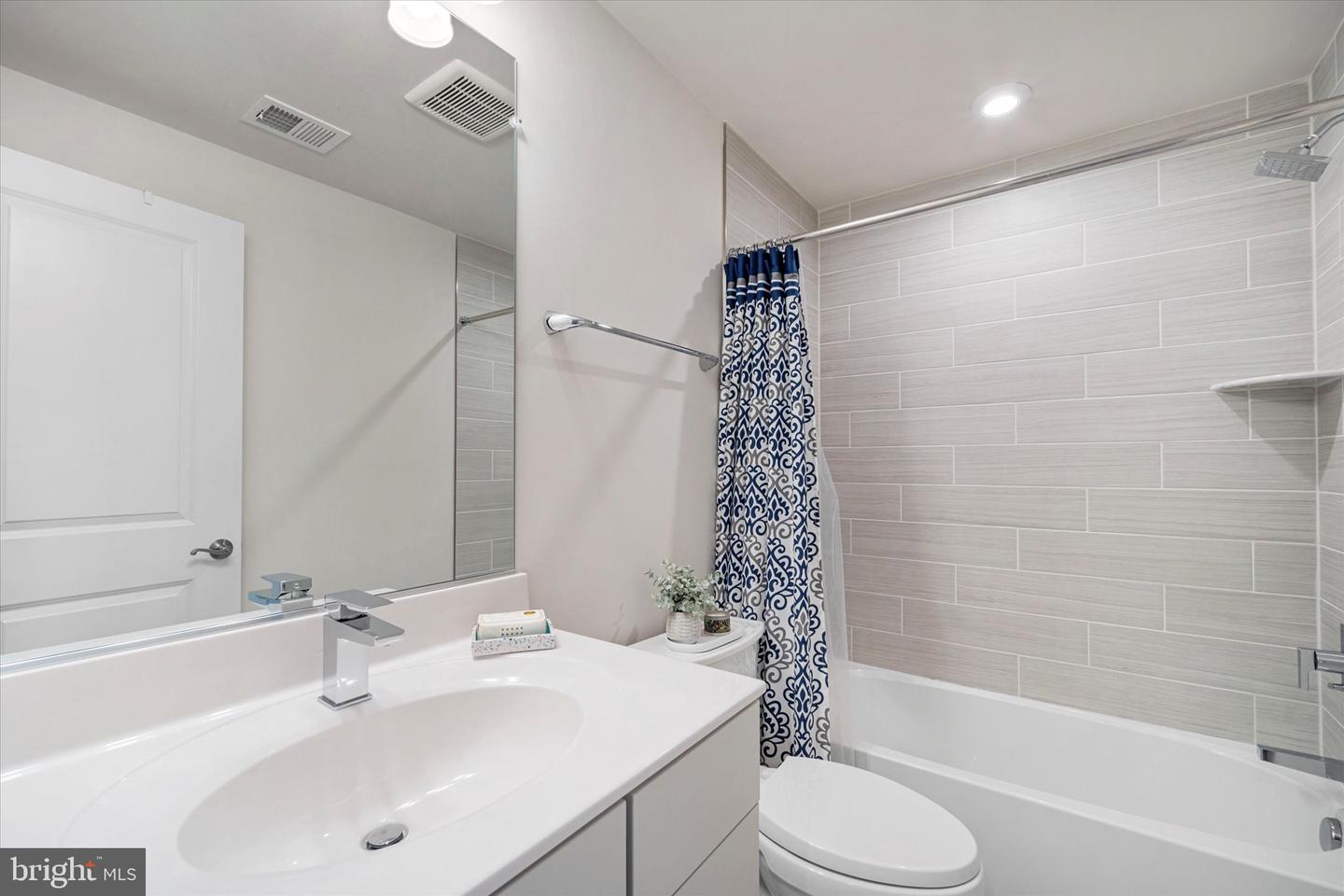 43441 BETTYS FARM DR, CHANTILLY, Virginia 20152, 4 Bedrooms Bedrooms, ,3 BathroomsBathrooms,Residential,For sale,43441 BETTYS FARM DR,VALO2099476 MLS # VALO2099476